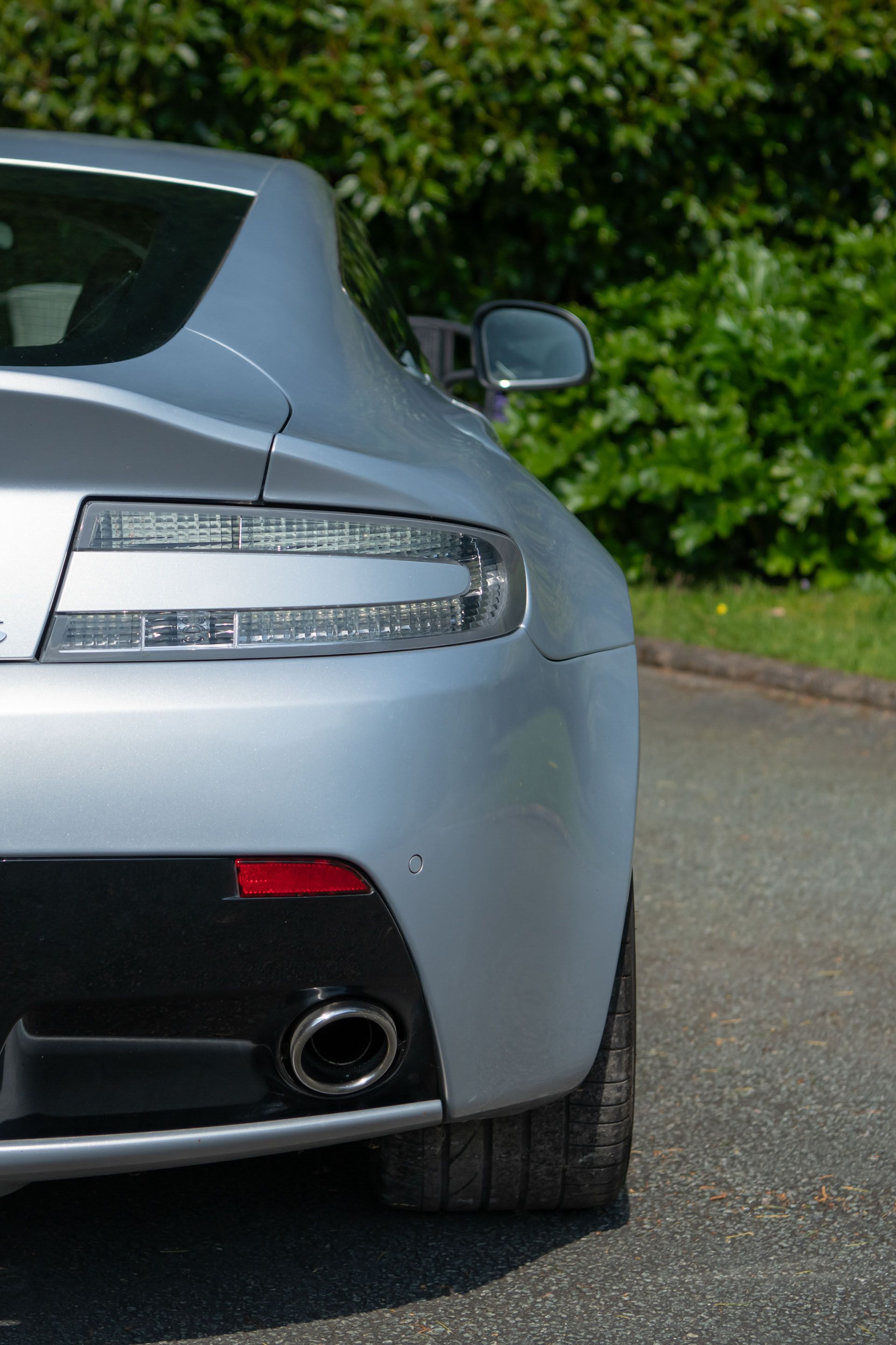 Photo 5 of 12 of 2017 Aston Martin Vantage S - Low Mileage