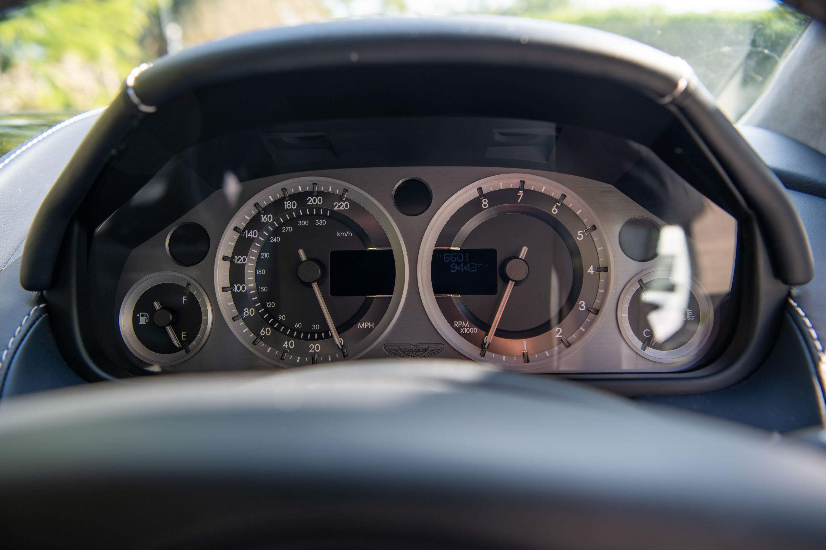 Photo 6 of 12 of 2017 Aston Martin Vantage S - Low Mileage