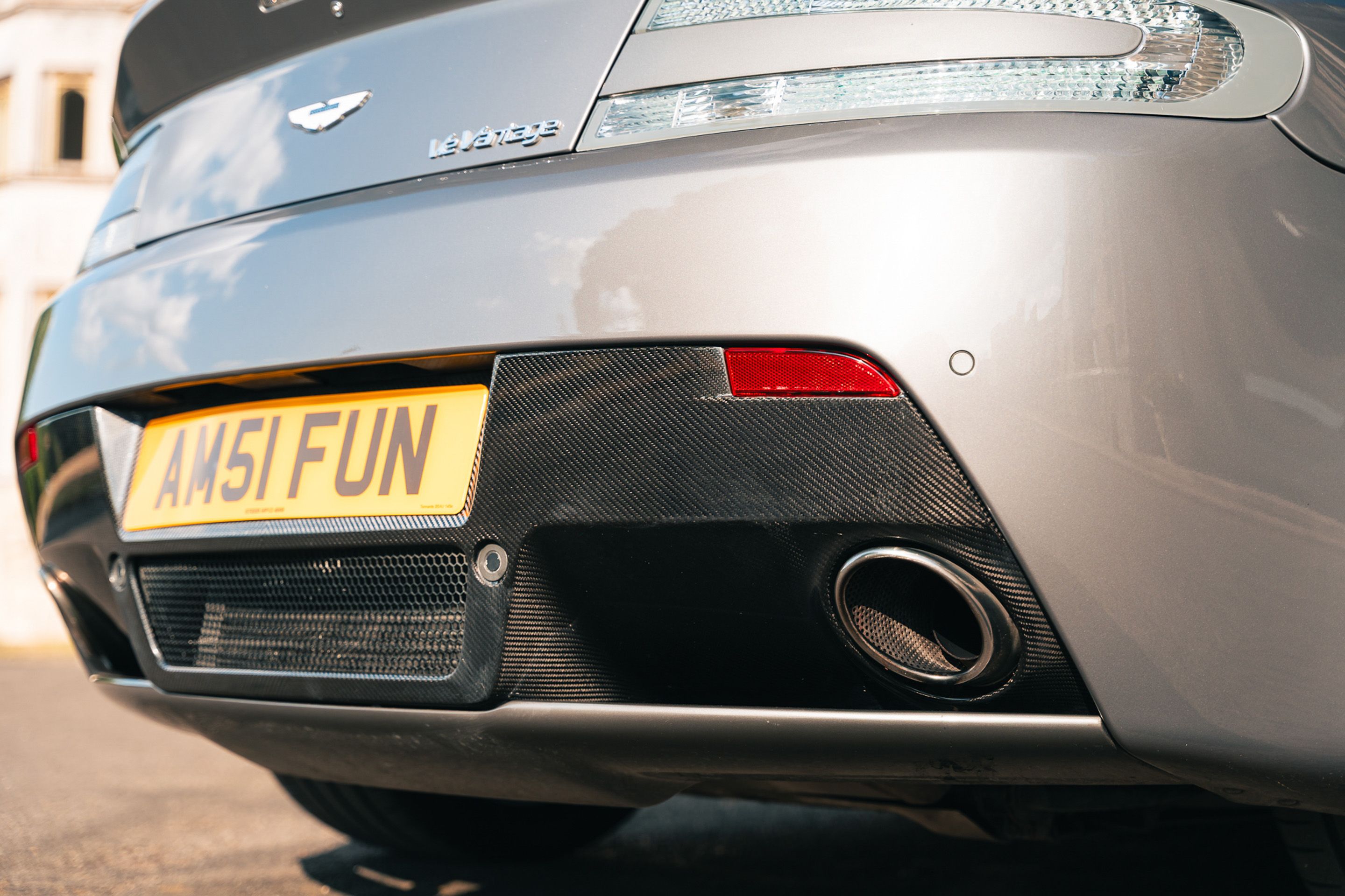 Photo 4 of 12 of 2009 Aston Martin V12 Vantage - Manual