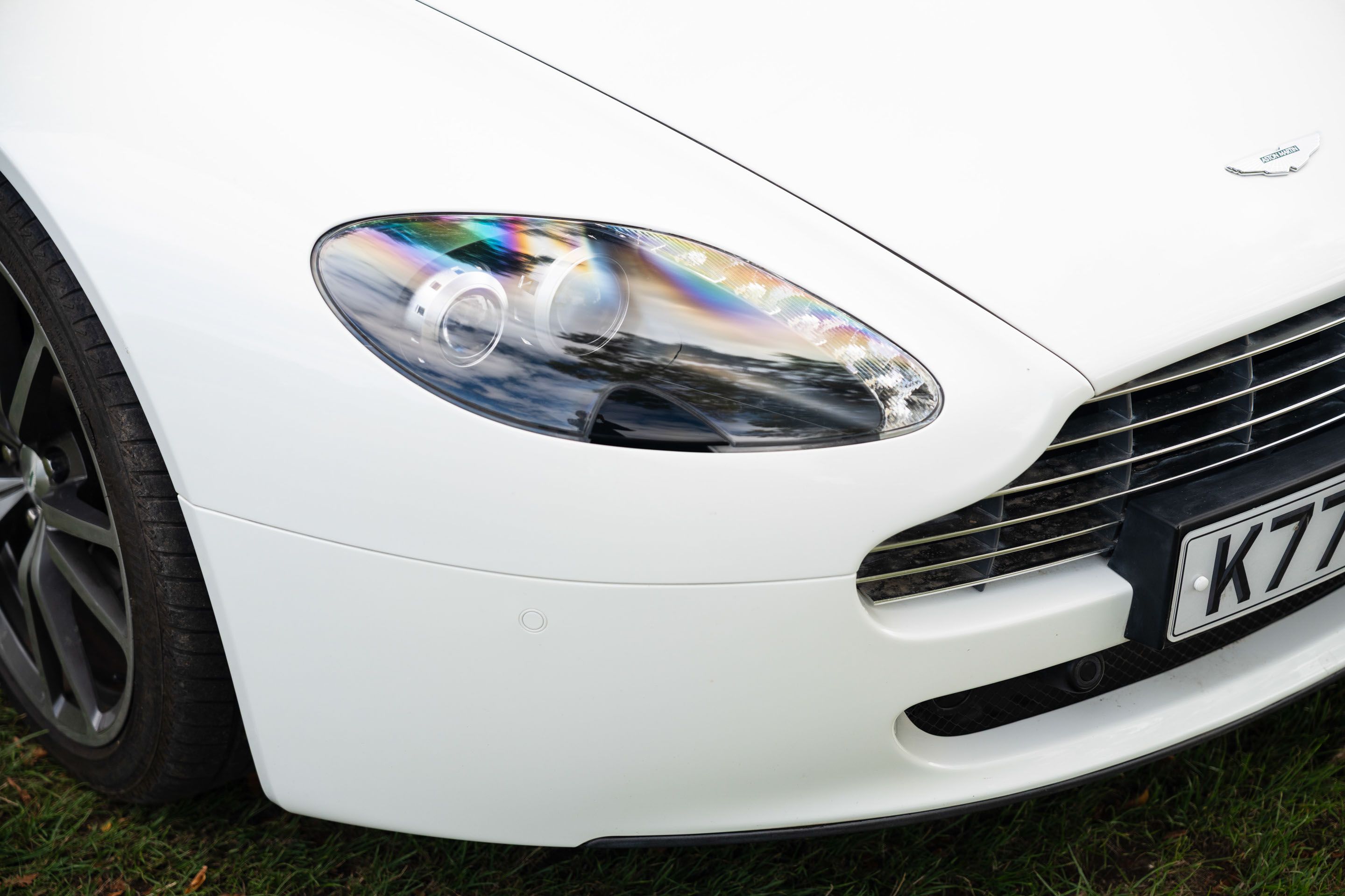 Photo 3 of 12 of 2011 Aston Martin V8 Vantage Roadster