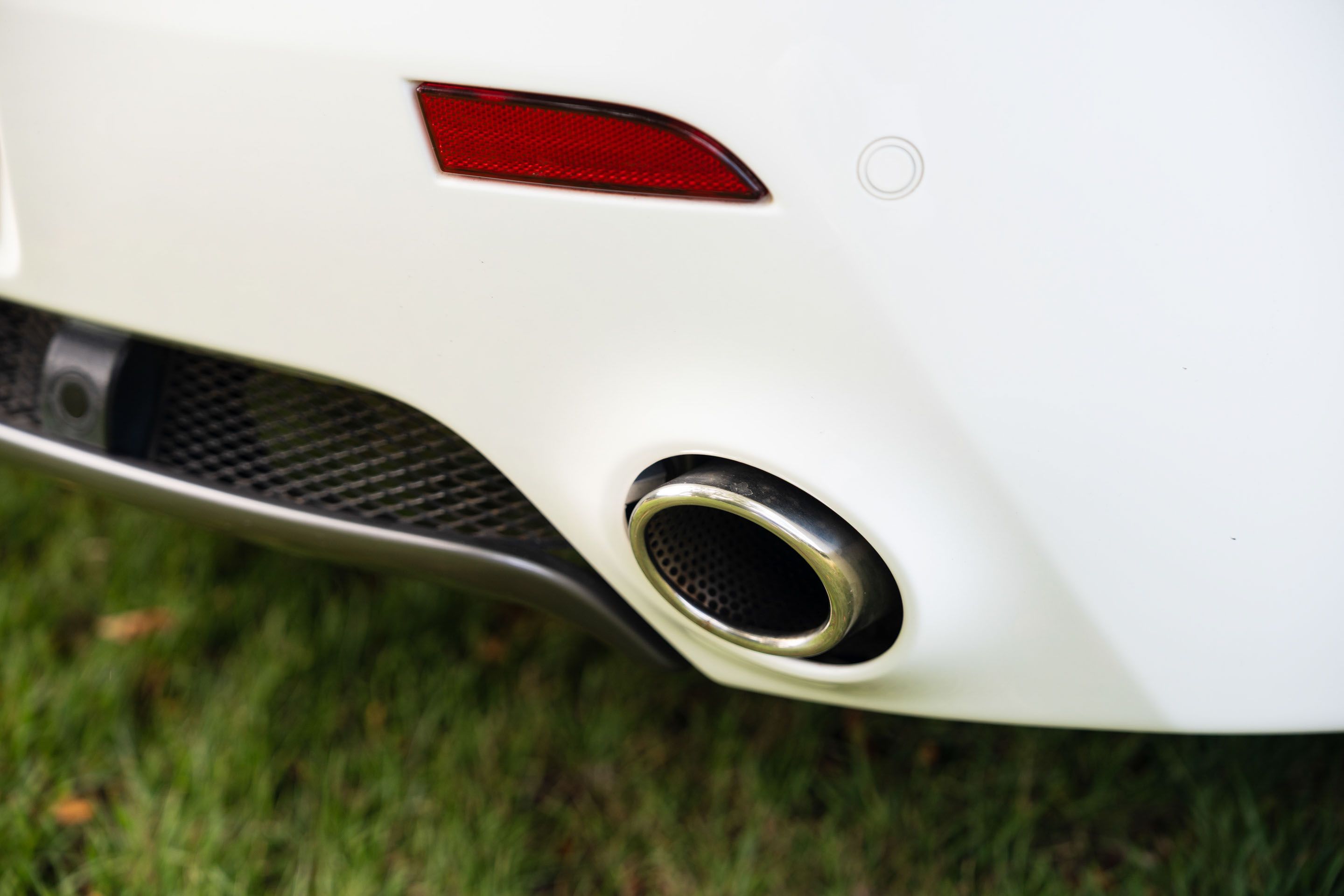 Photo 5 of 12 of 2011 Aston Martin V8 Vantage Roadster