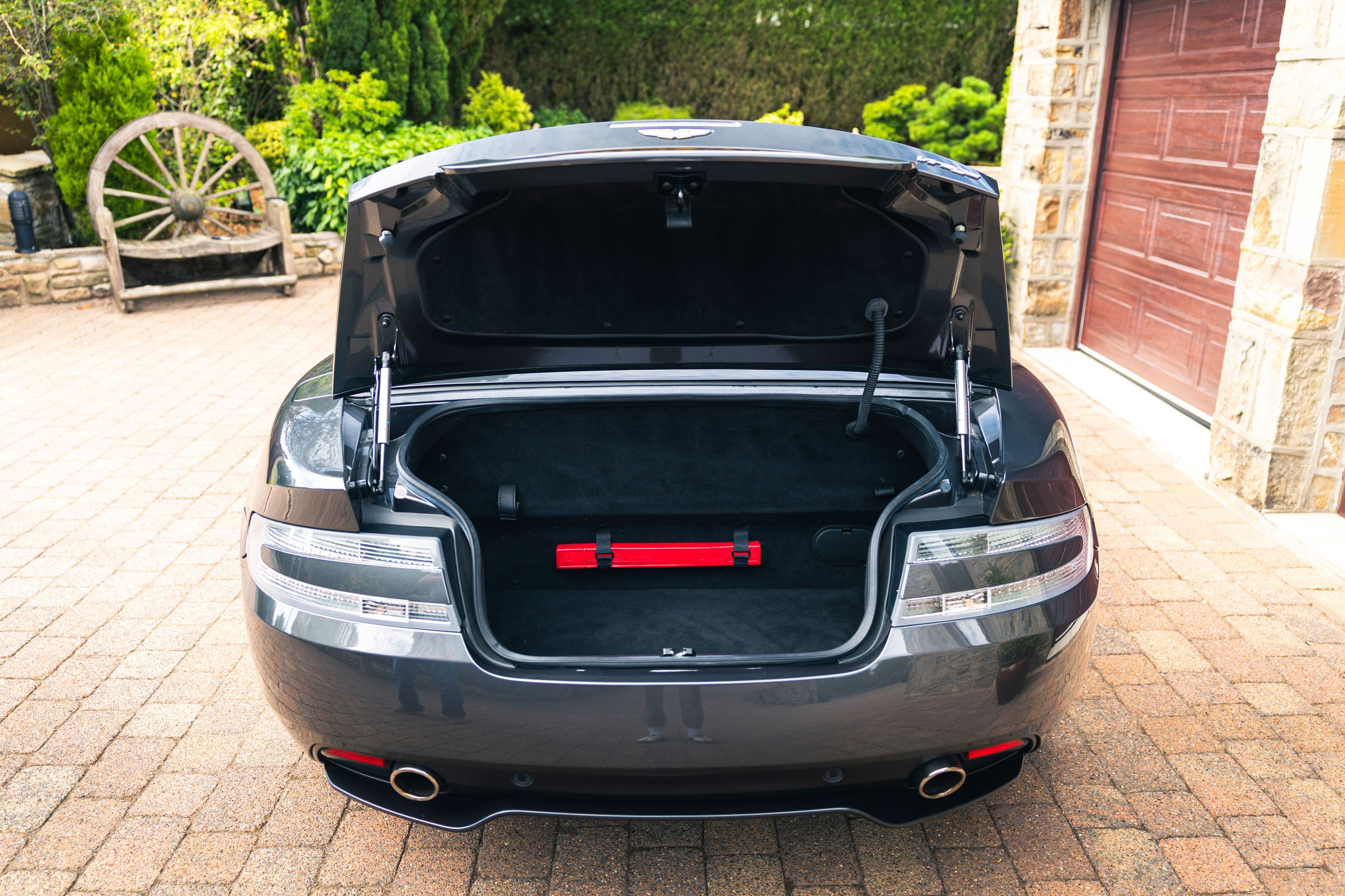 Photo 9 of 12 of 2011 Aston Martin Virage Volante