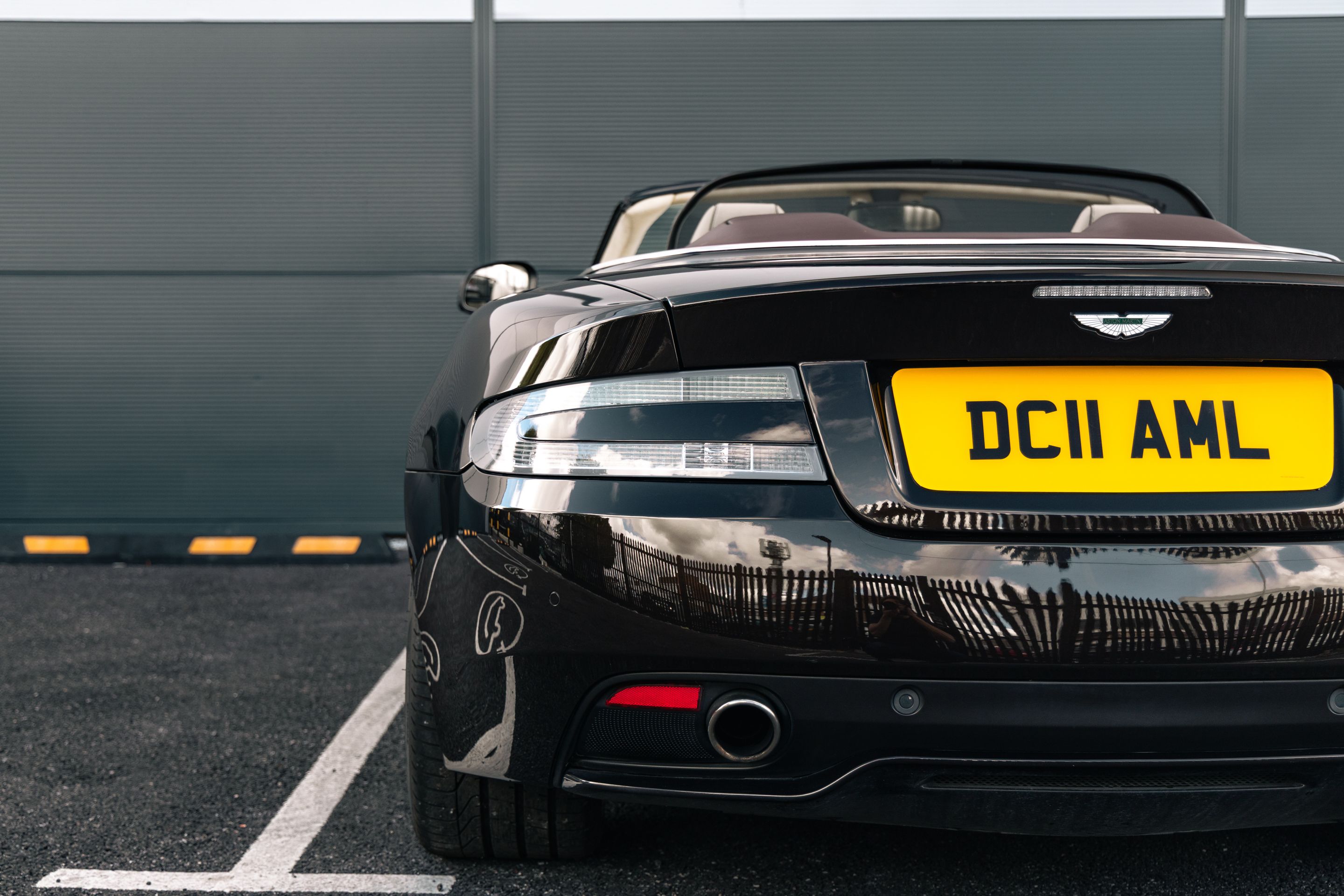 Photo 5 of 12 of 2011 Aston Martin Virage Volante
