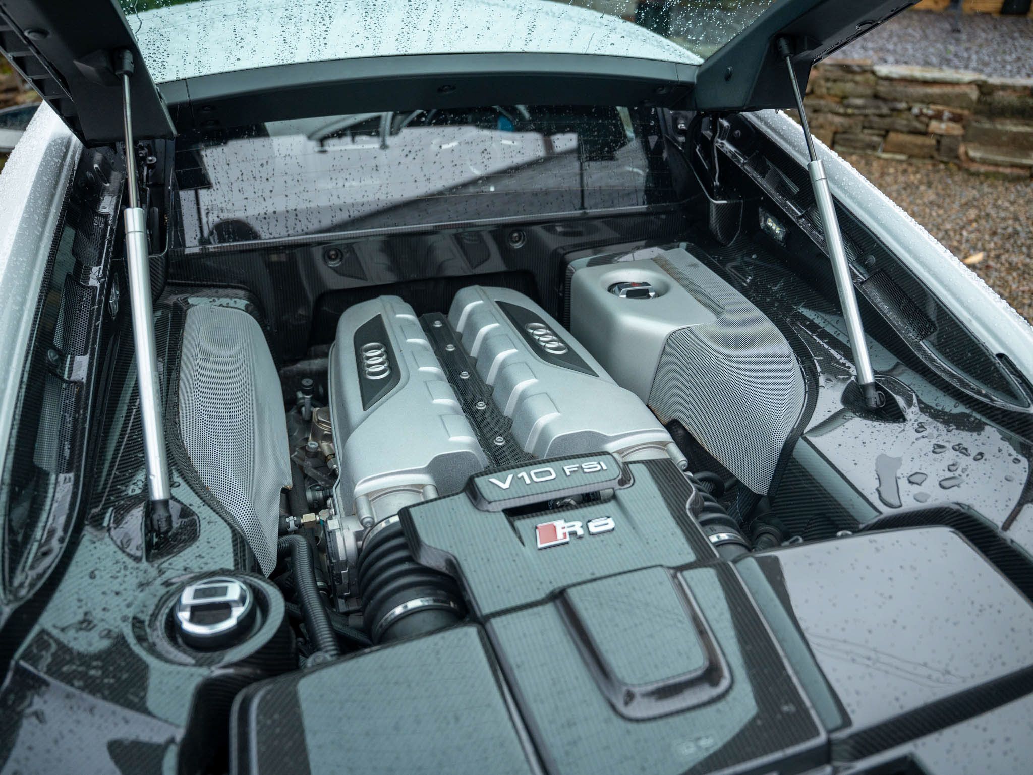 Photo 7 of 12 of 2014 Audi R8 V10 Plus
