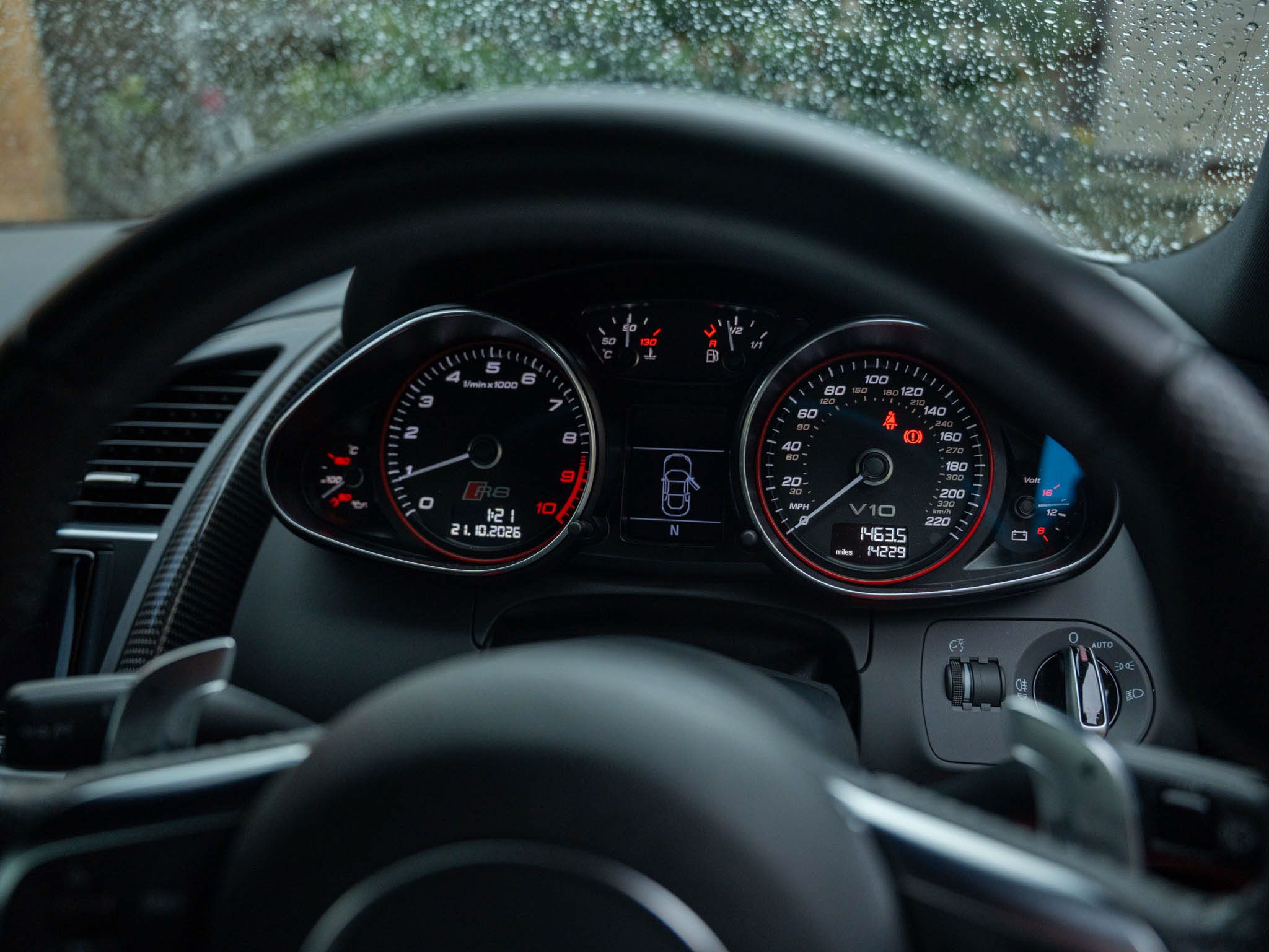 Photo 5 of 12 of 2014 Audi R8 V10 Plus
