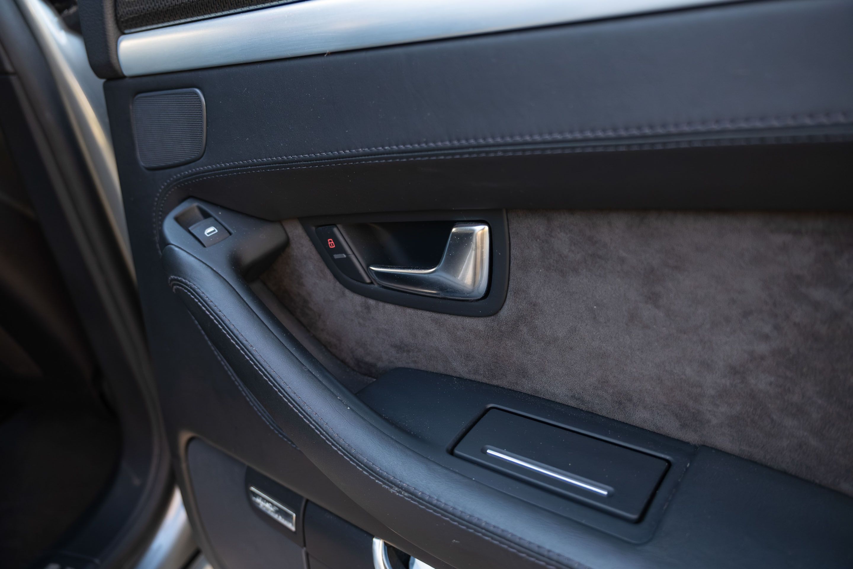 Photo 7 of 12 of 2008 Audi S8 V10 Quattro (D3) Tiptronic