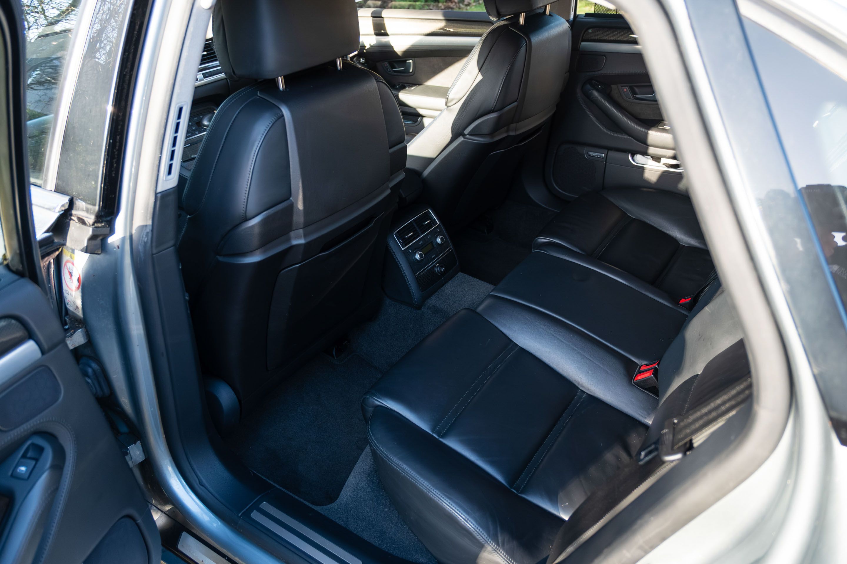 Photo 8 of 12 of 2008 Audi S8 V10 Quattro (D3) Tiptronic