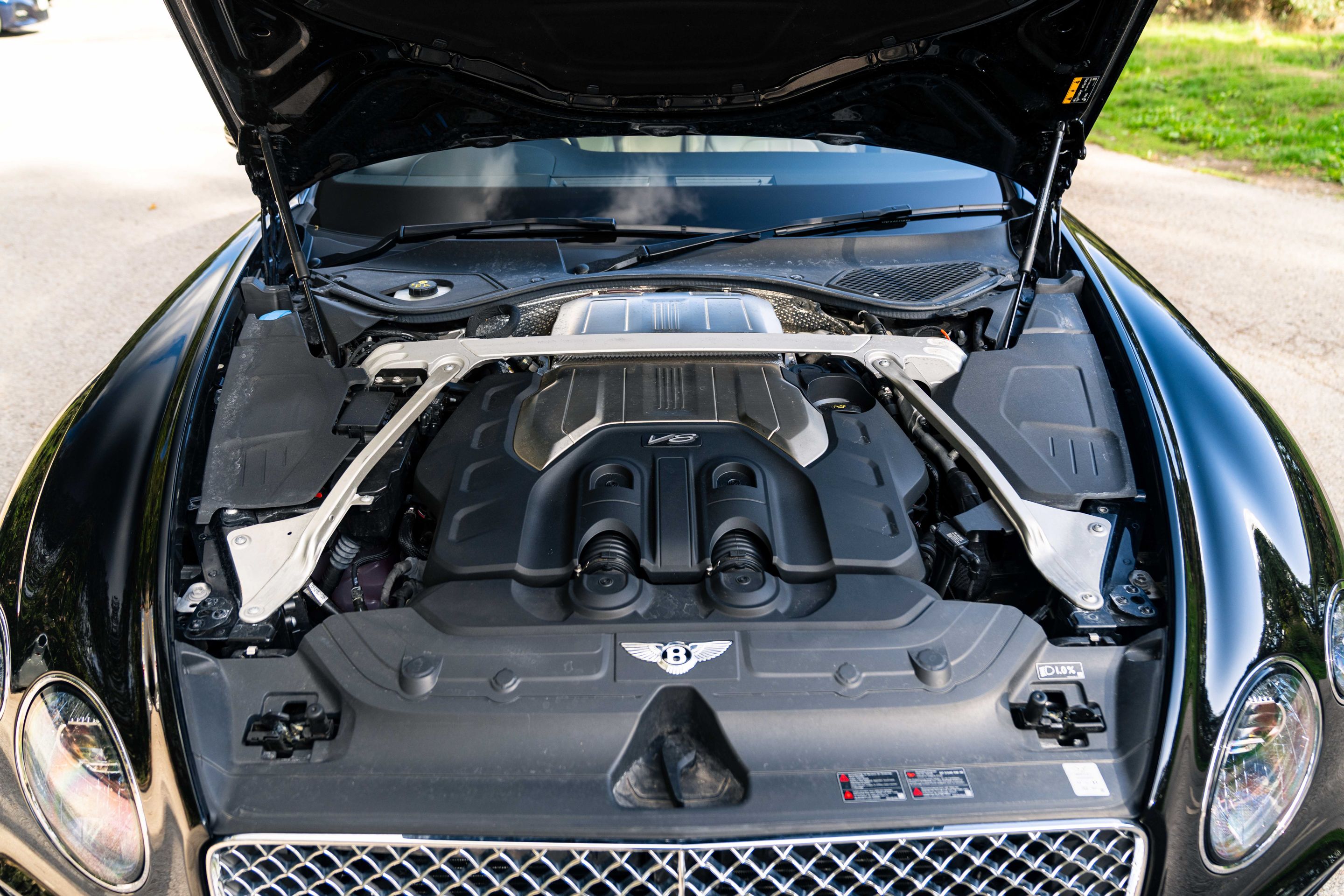 Photo 10 of 12 of 2020 Bentley Continental GT V8
