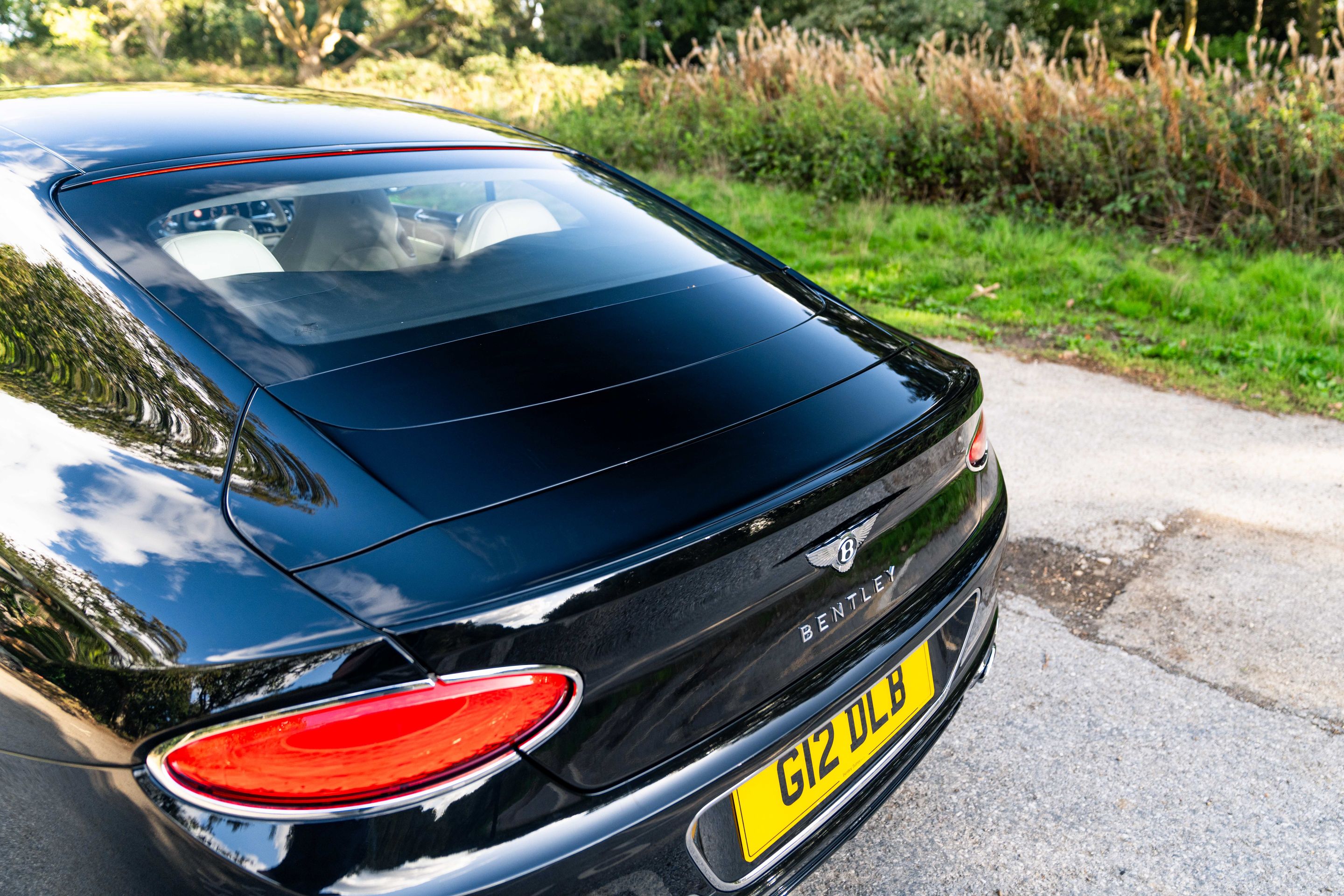 Photo 5 of 12 of 2020 Bentley Continental GT V8