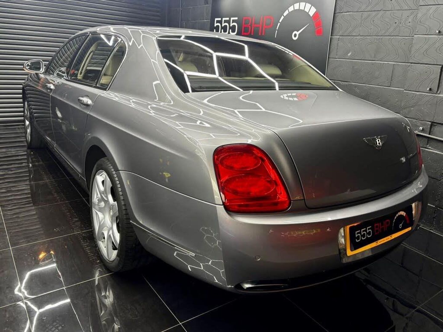 bentley-continental-6-0-w12-flying-spur-saloon-4dr-petrol-auto-4wd-euro-4-560-ps-1347167340-4.jpg?resize=1440
