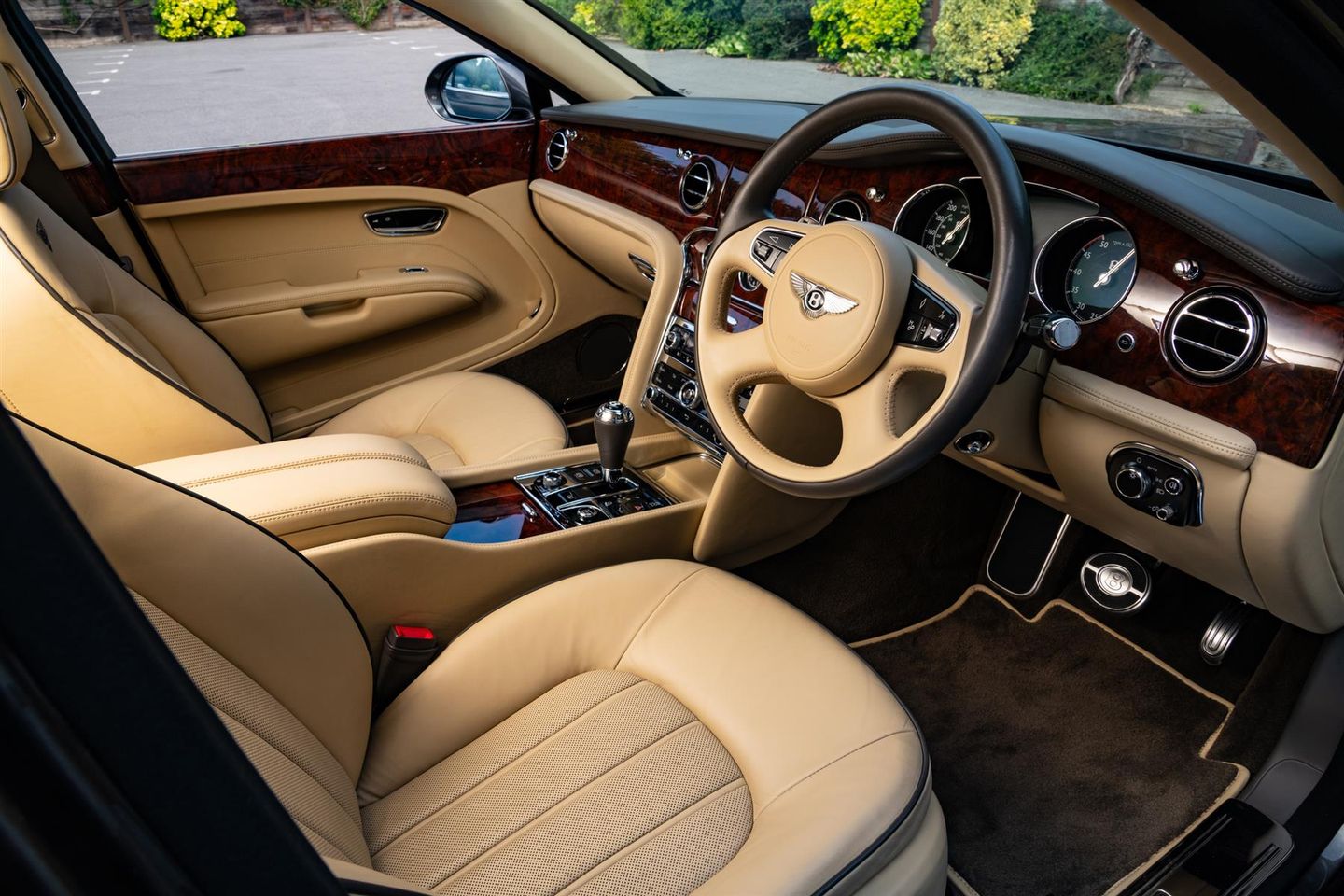 bentley-mulsanne-v8-S4970563-6.jpg