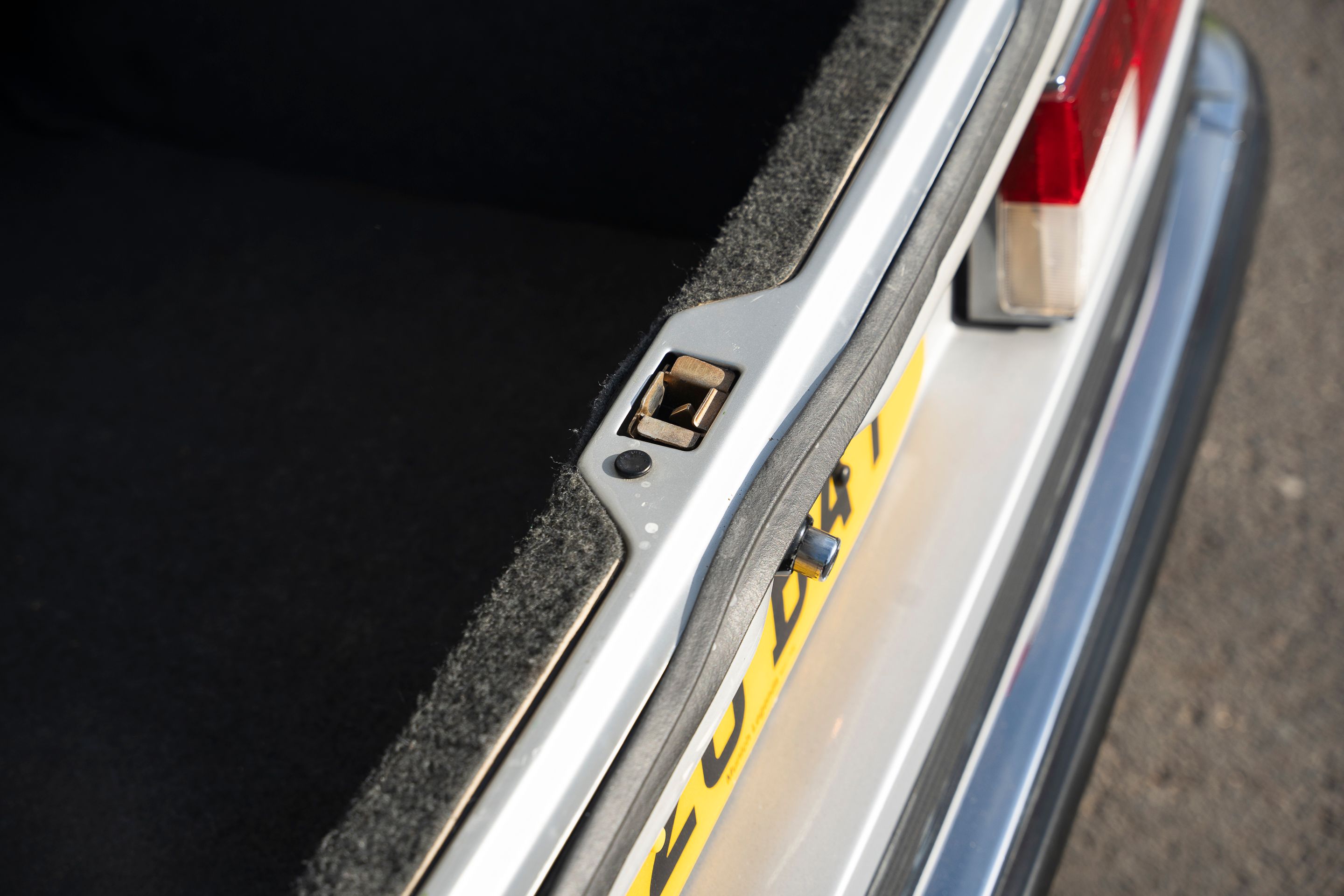 Photo 8 of 12 of 1985 BMW M635 CSI Manual