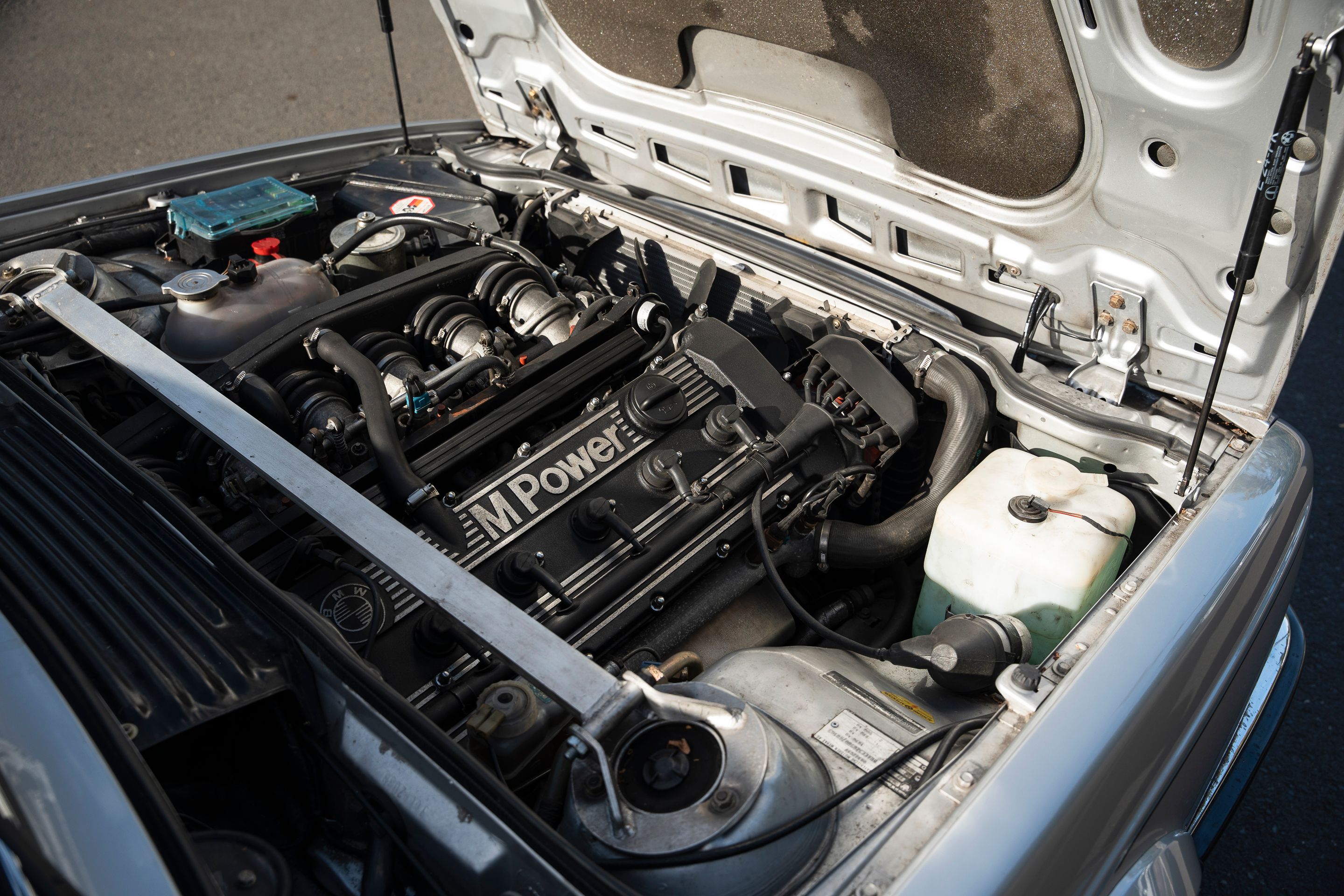 Photo 9 of 12 of 1985 BMW M635 CSI Manual