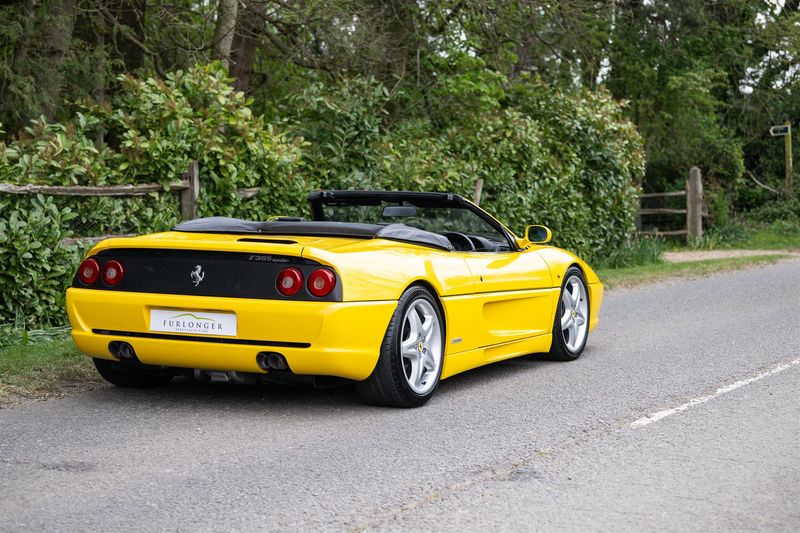 Ferrari 355 exterior