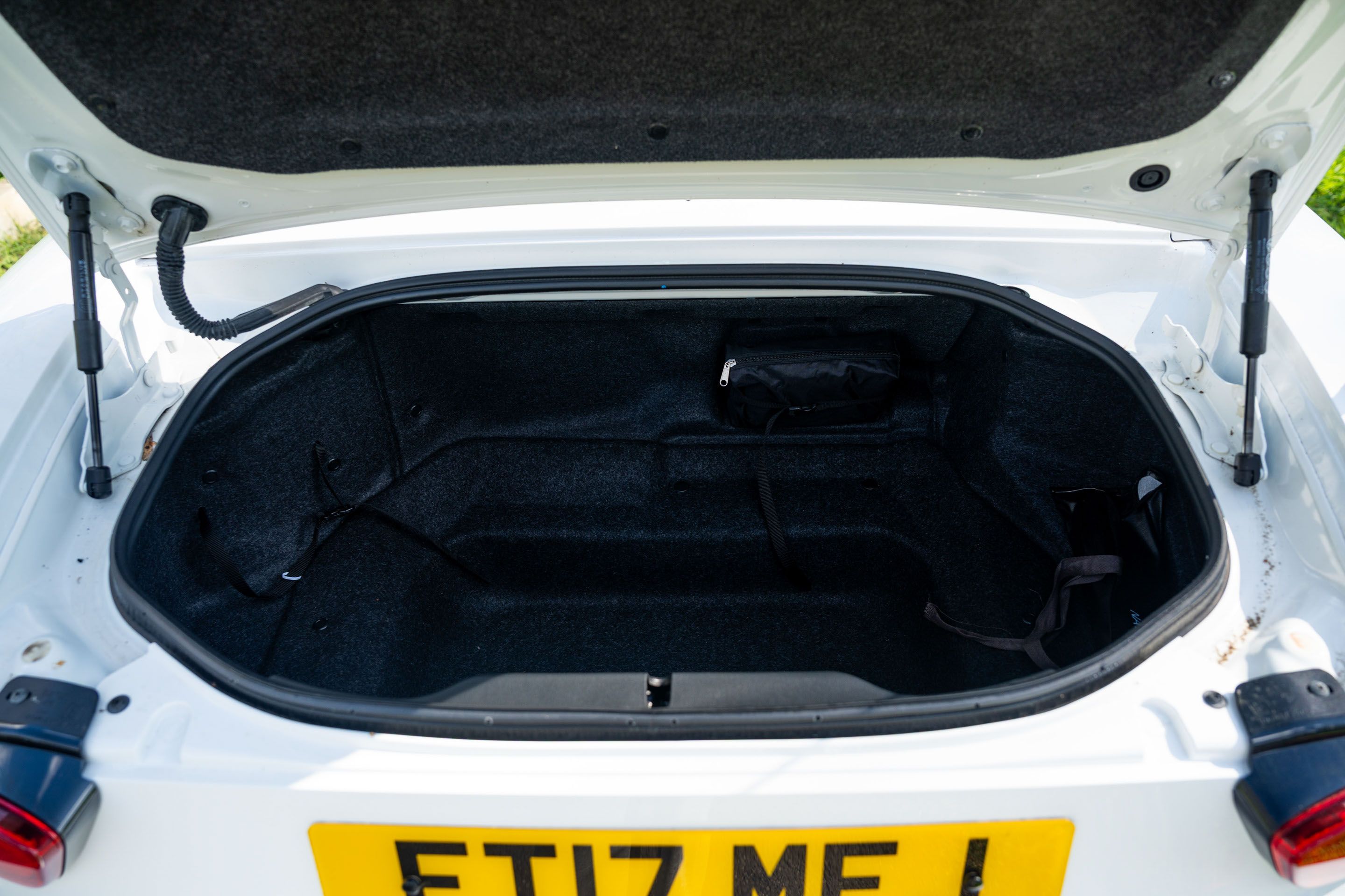 Photo 9 of 12 of 2017 Fiat 124 Spider Lusso MultiAir Manual Just 2k miles