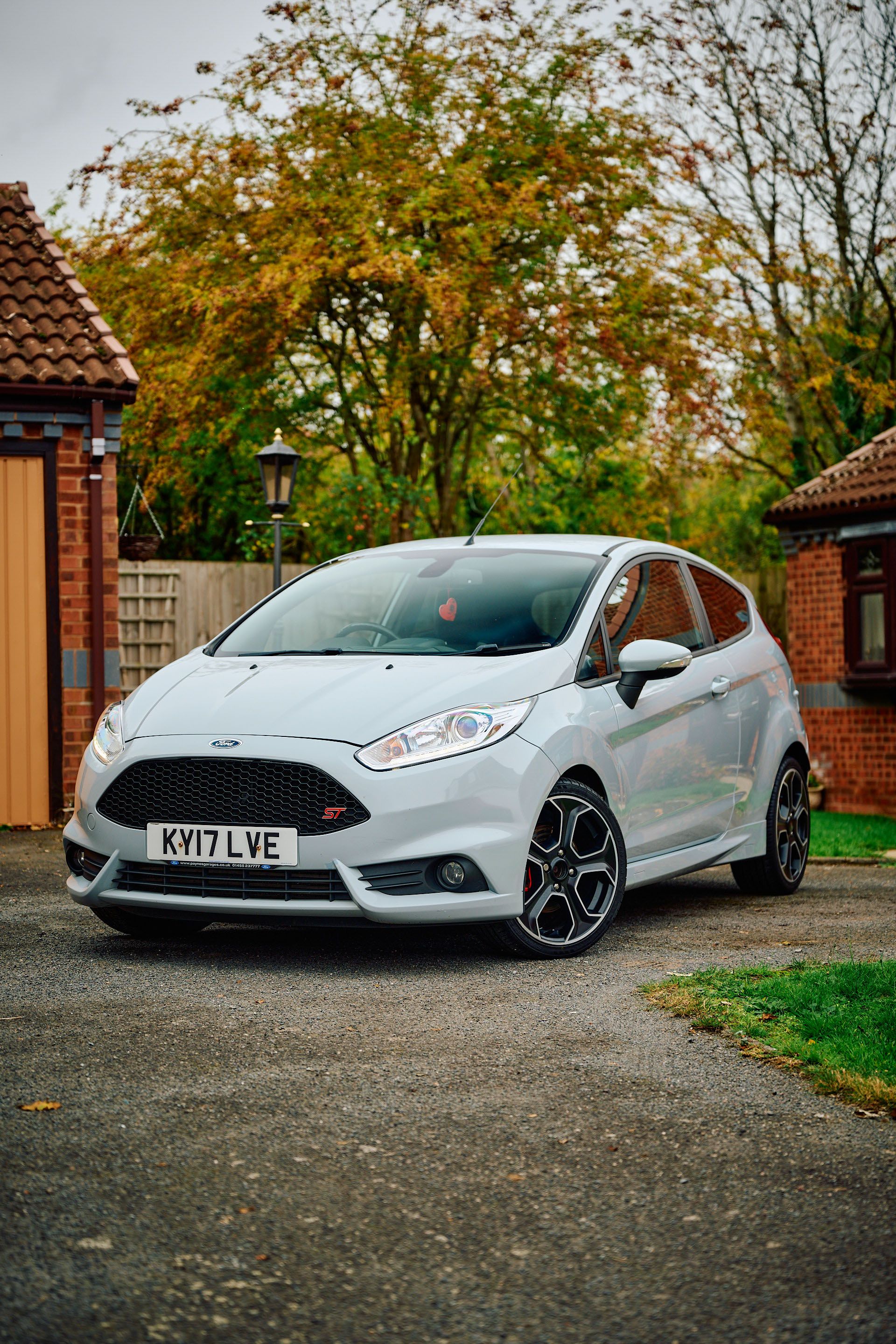 Photo 2 of 12 of 2017 Ford Fiesta ST200