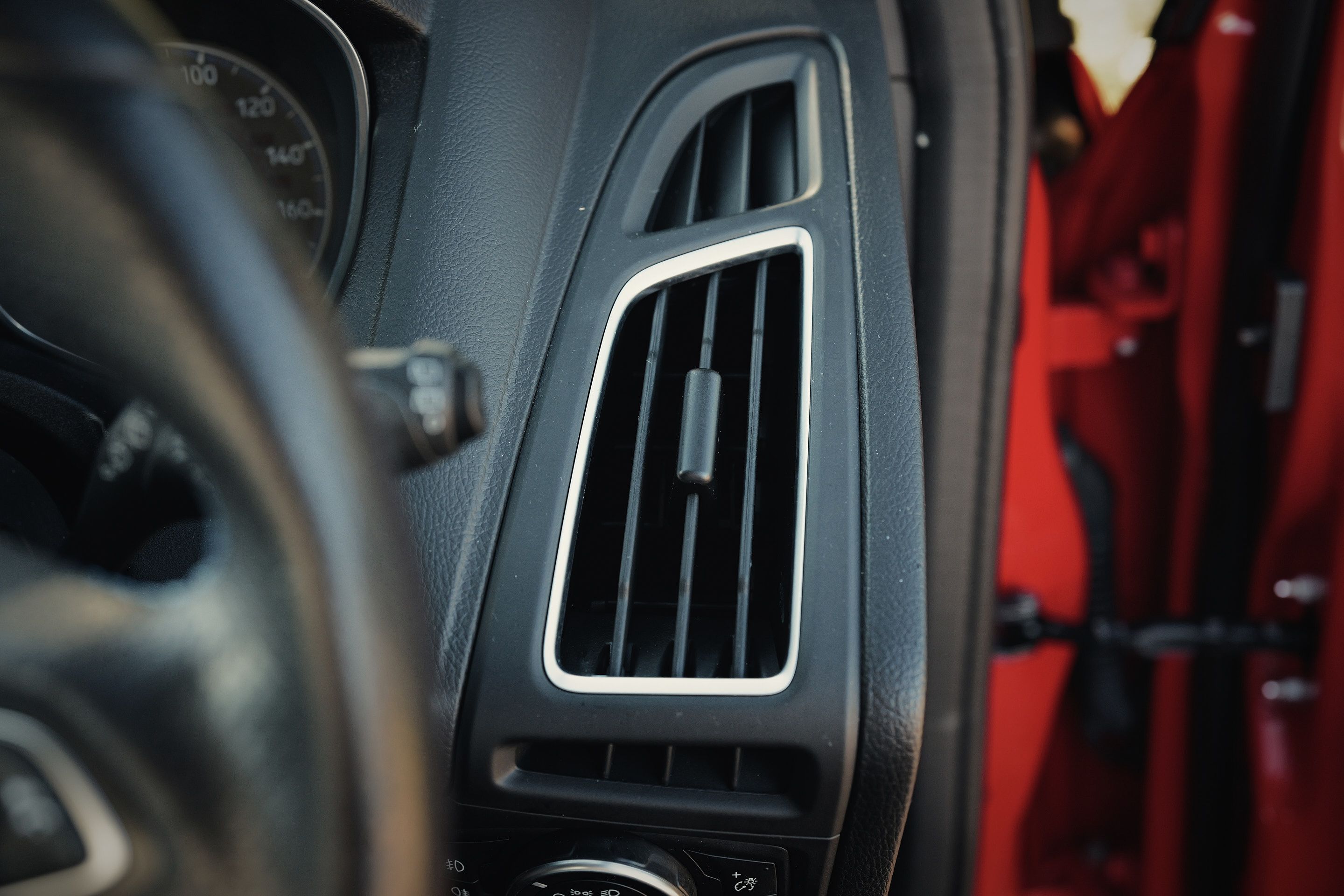 Photo 6 of 12 of 2018 Ford Focus RS (Mk3) Red Edition