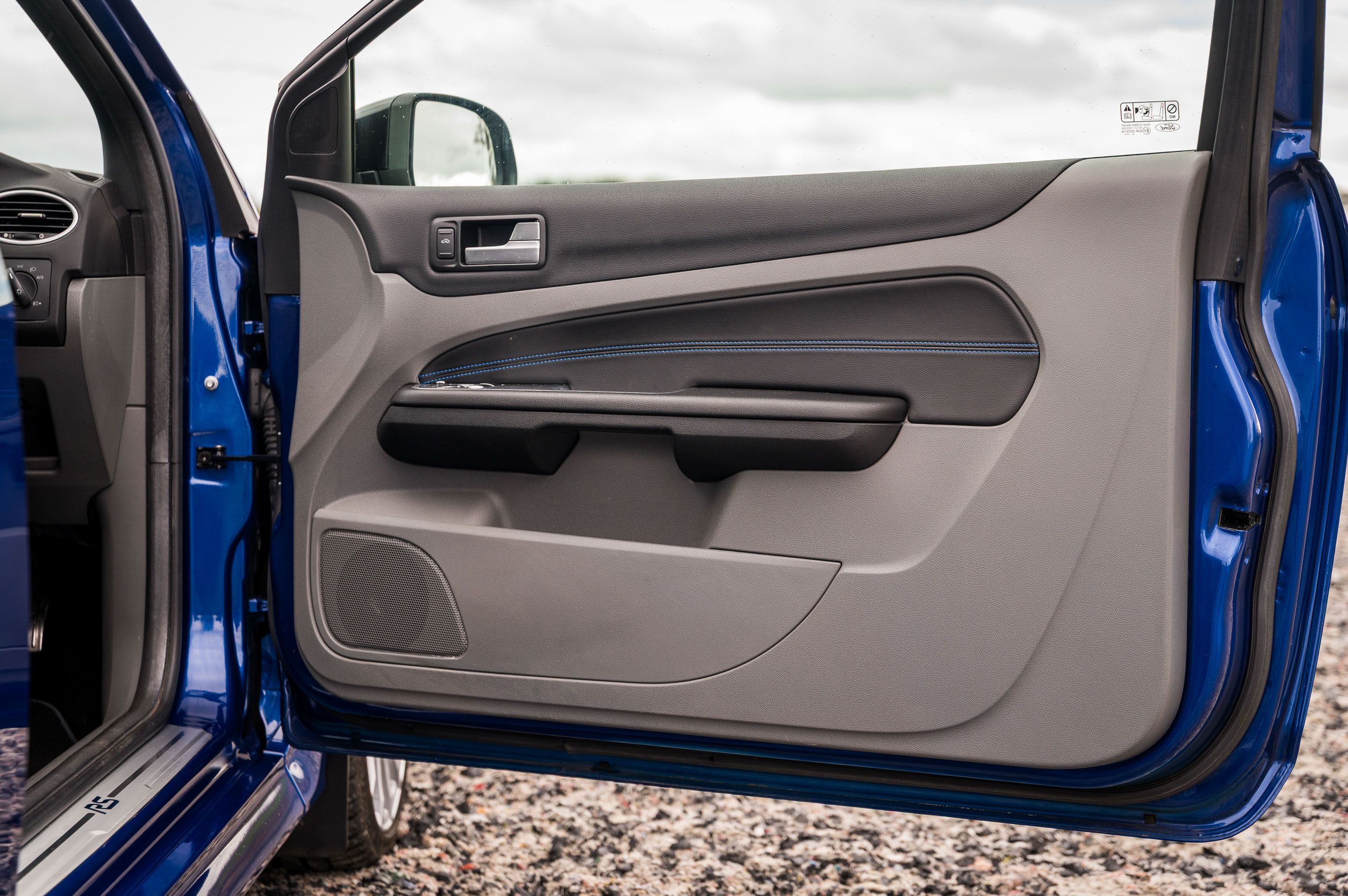 Photo 7 of 12 of 2009 Ford Focus RS Mountune MR375