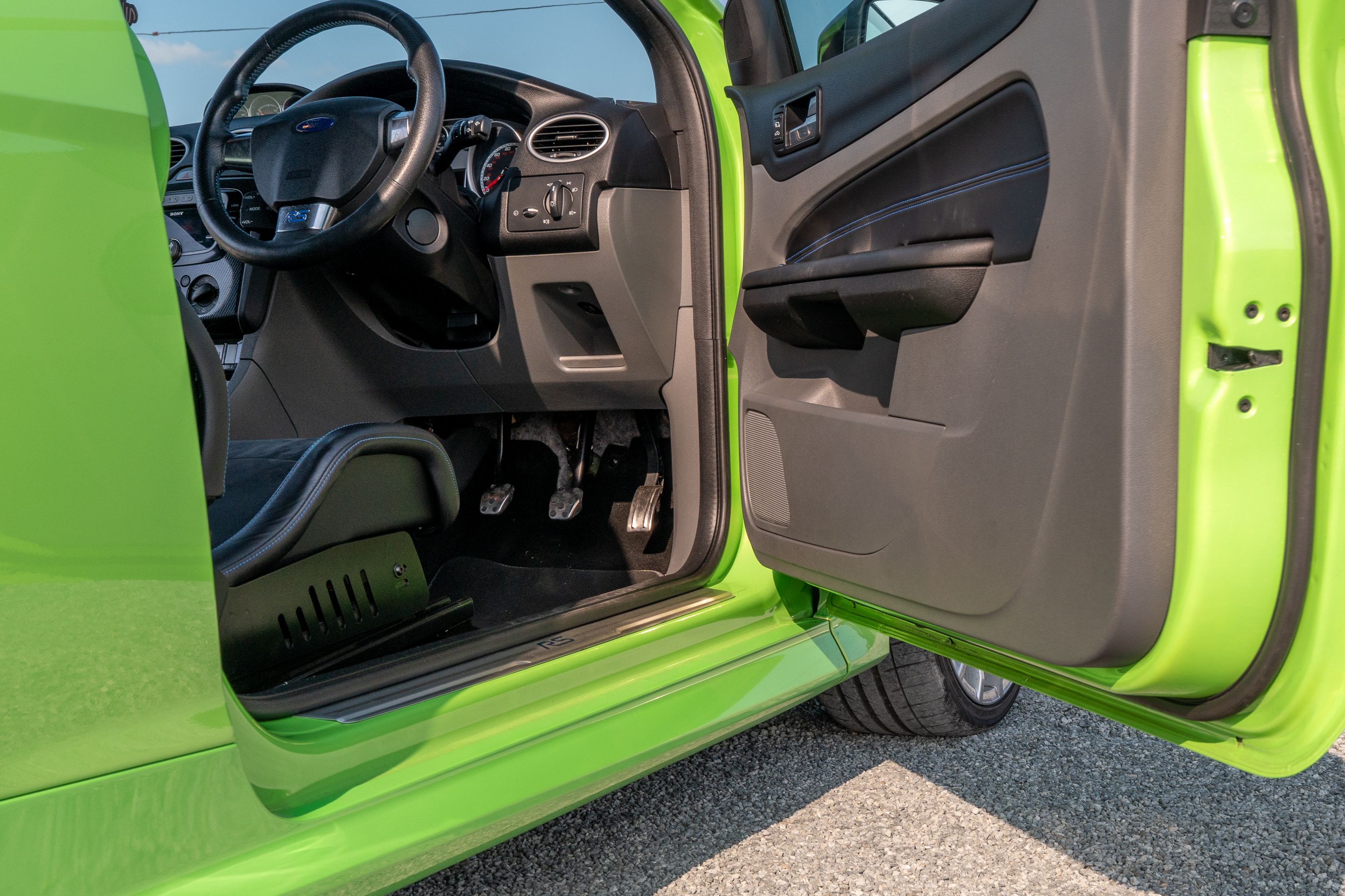 Photo 7 of 12 of 2009 Ford Focus RS Mk2