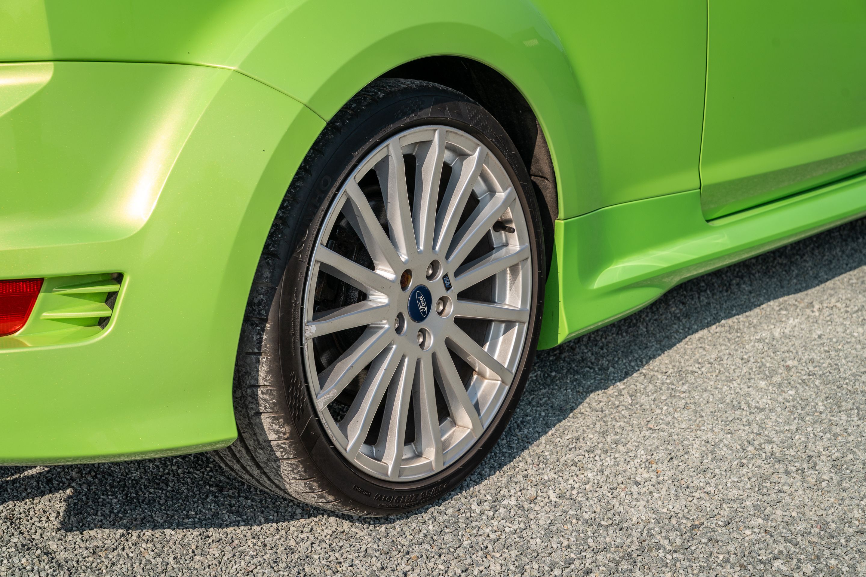 Photo 4 of 12 of 2009 Ford Focus RS Mk2