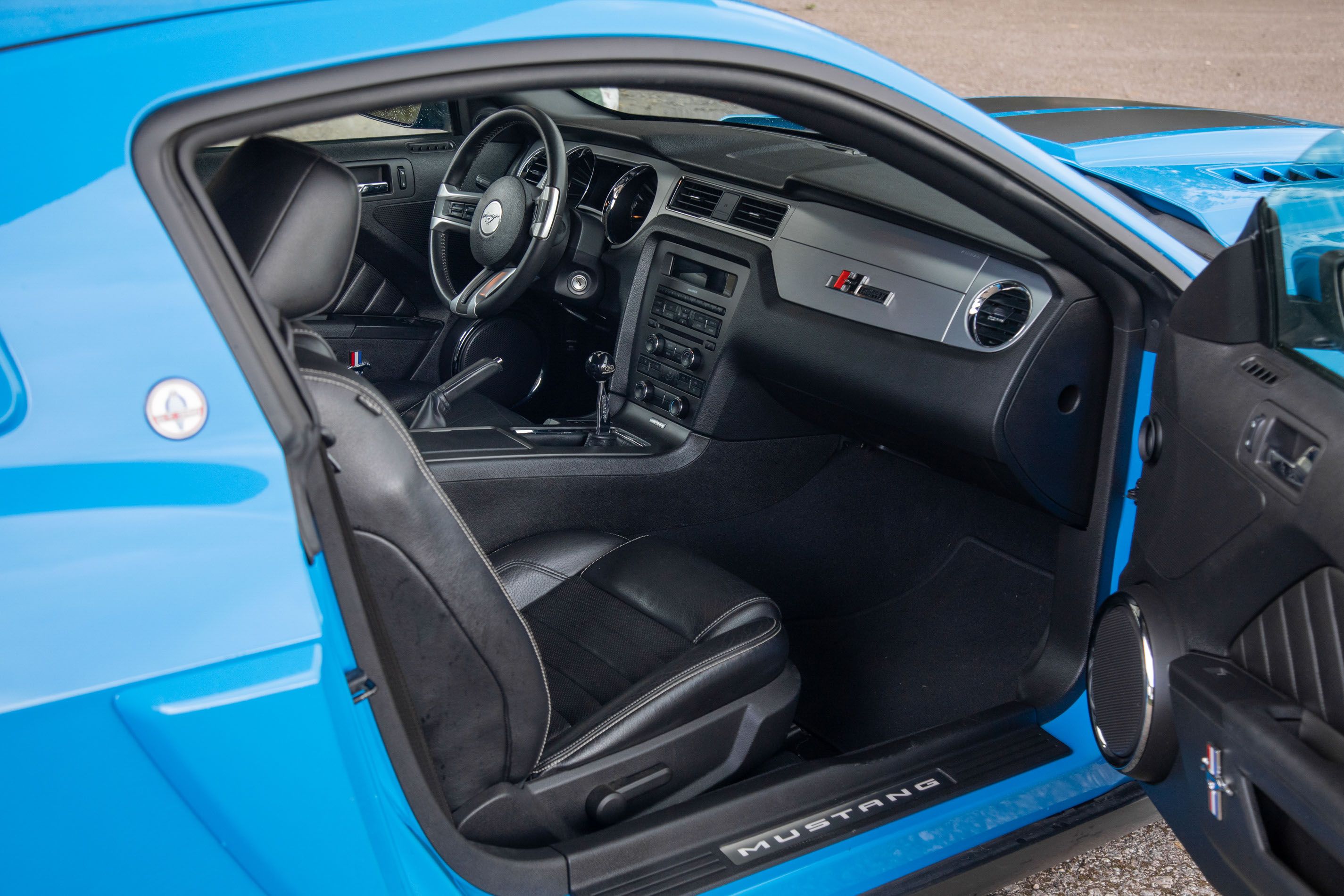Photo 7 of 12 of 2010 Ford Mustang 4.6-litre V8 Supercharged - GT350 Tribute