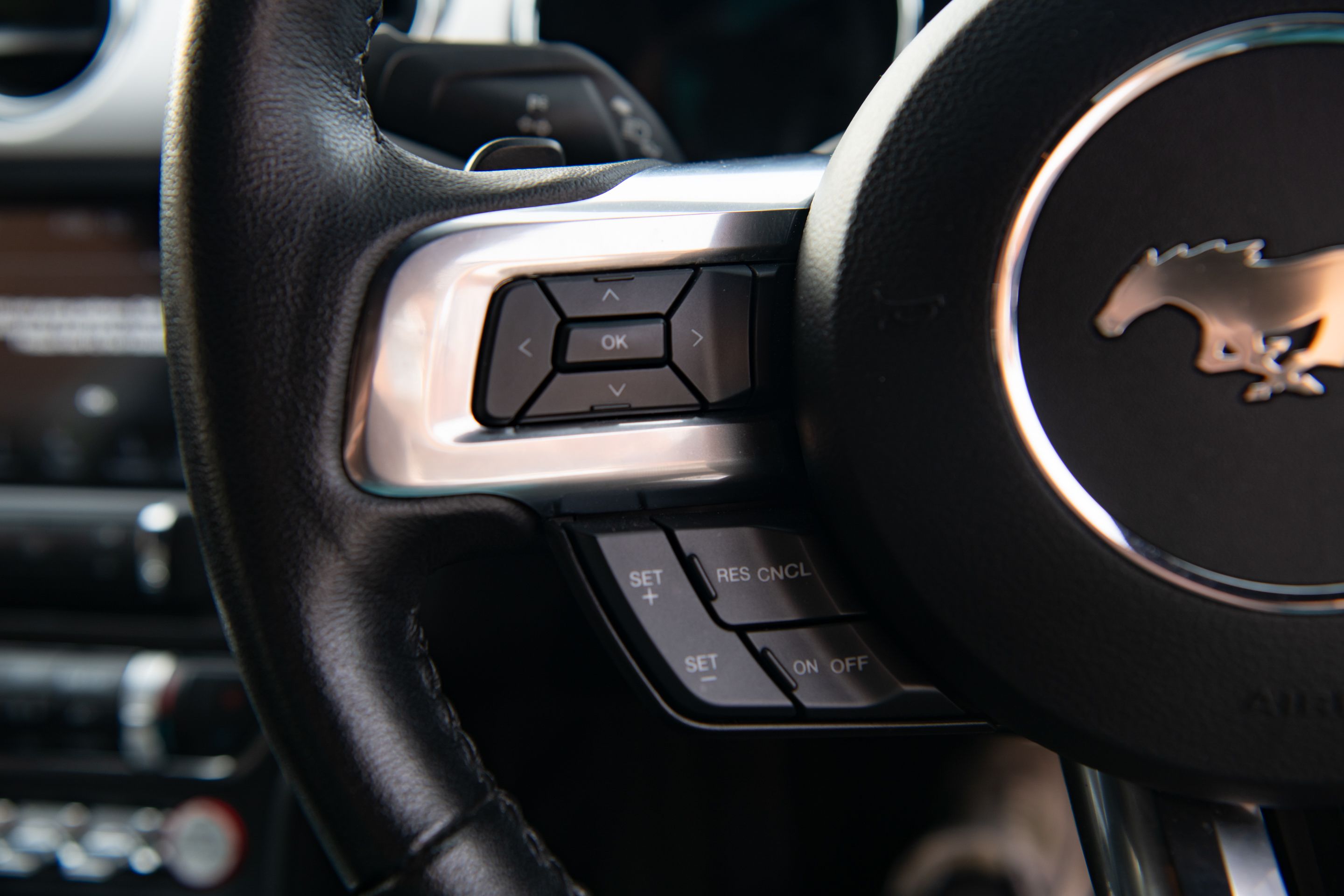 Photo 7 of 12 of 2017 Ford Mustang GT 5.0 V8 Fastback