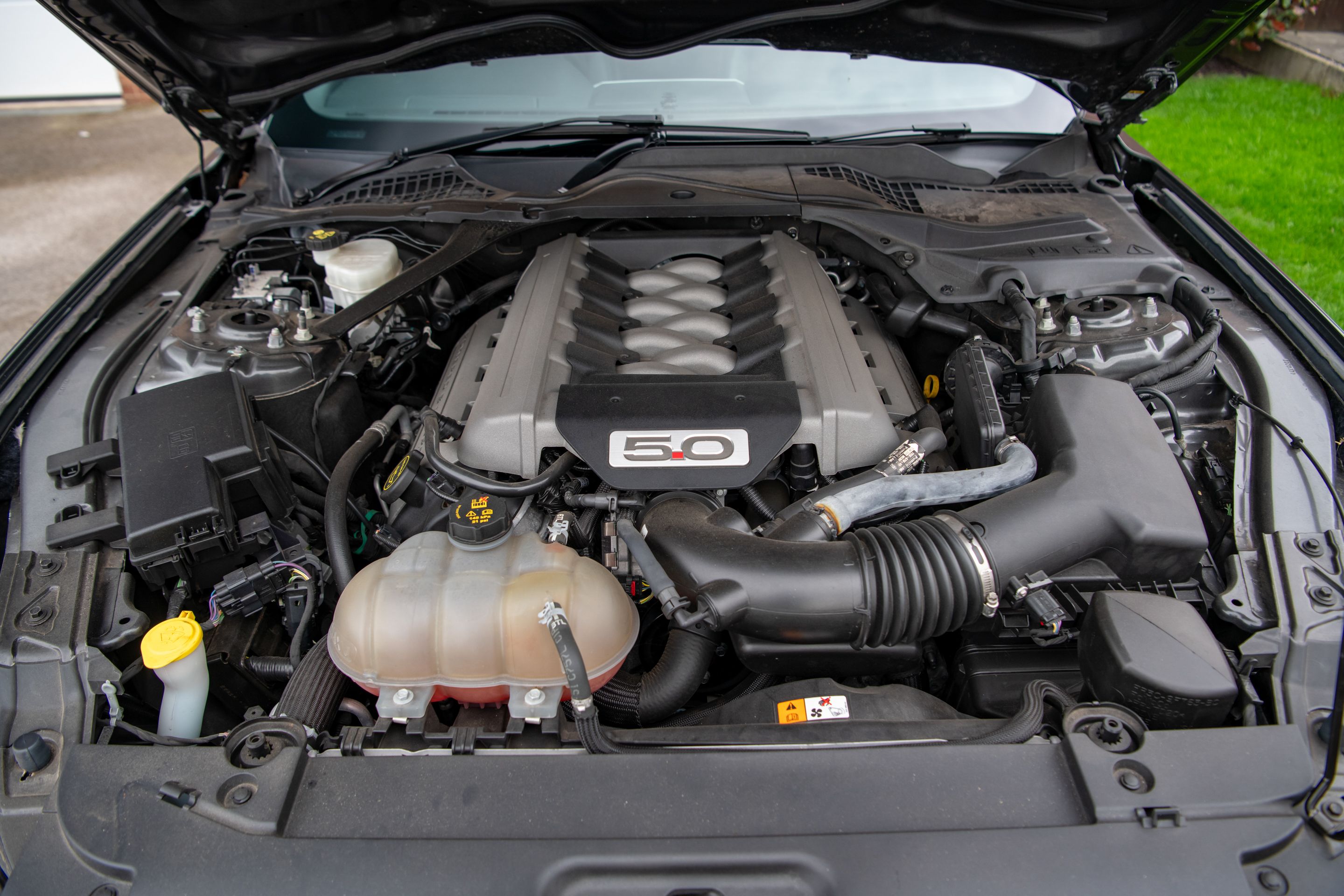 Photo 9 of 12 of 2017 Ford Mustang GT 5.0 V8 Fastback