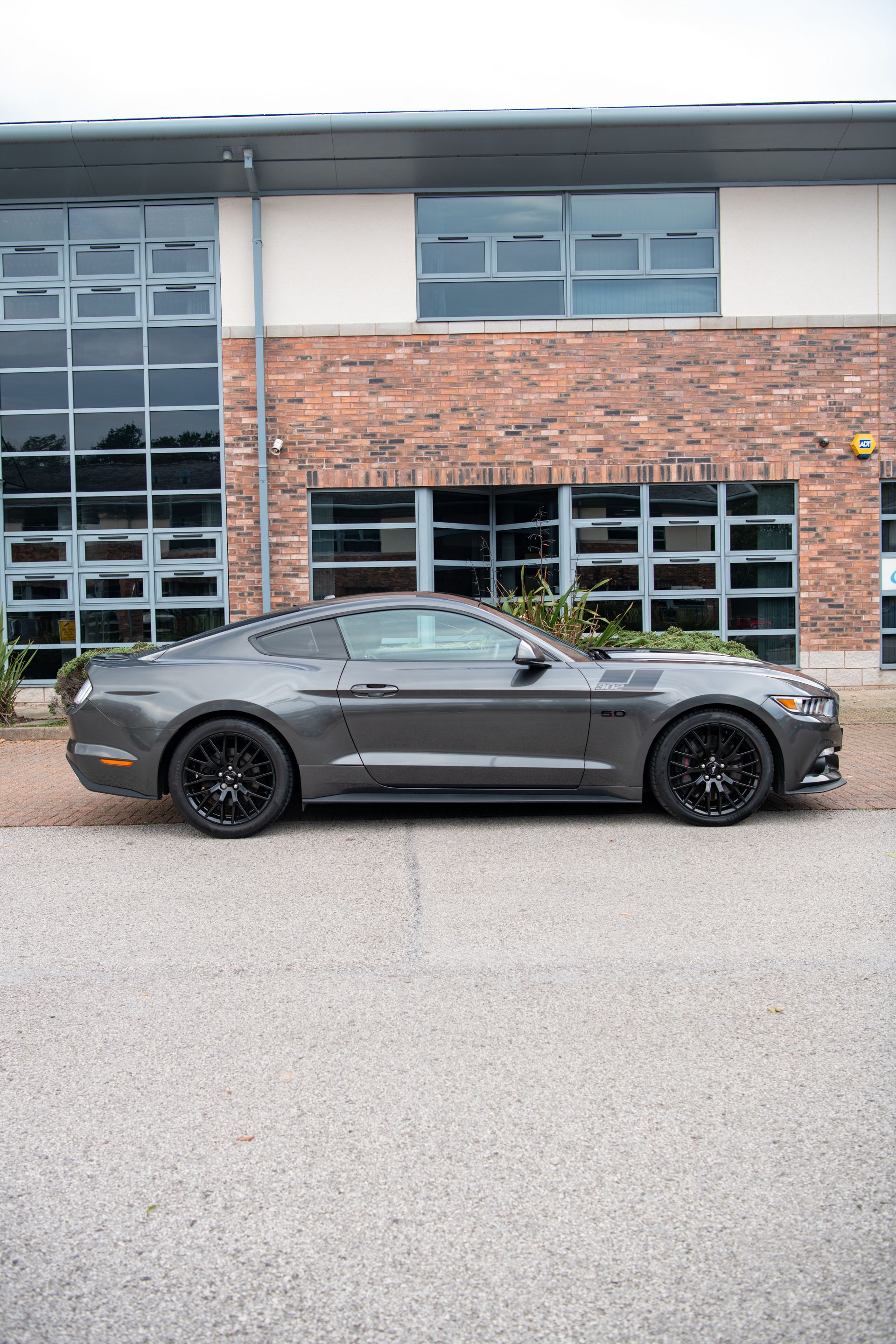 Photo 3 of 12 of 2017 Ford Mustang GT 5.0 V8 Fastback