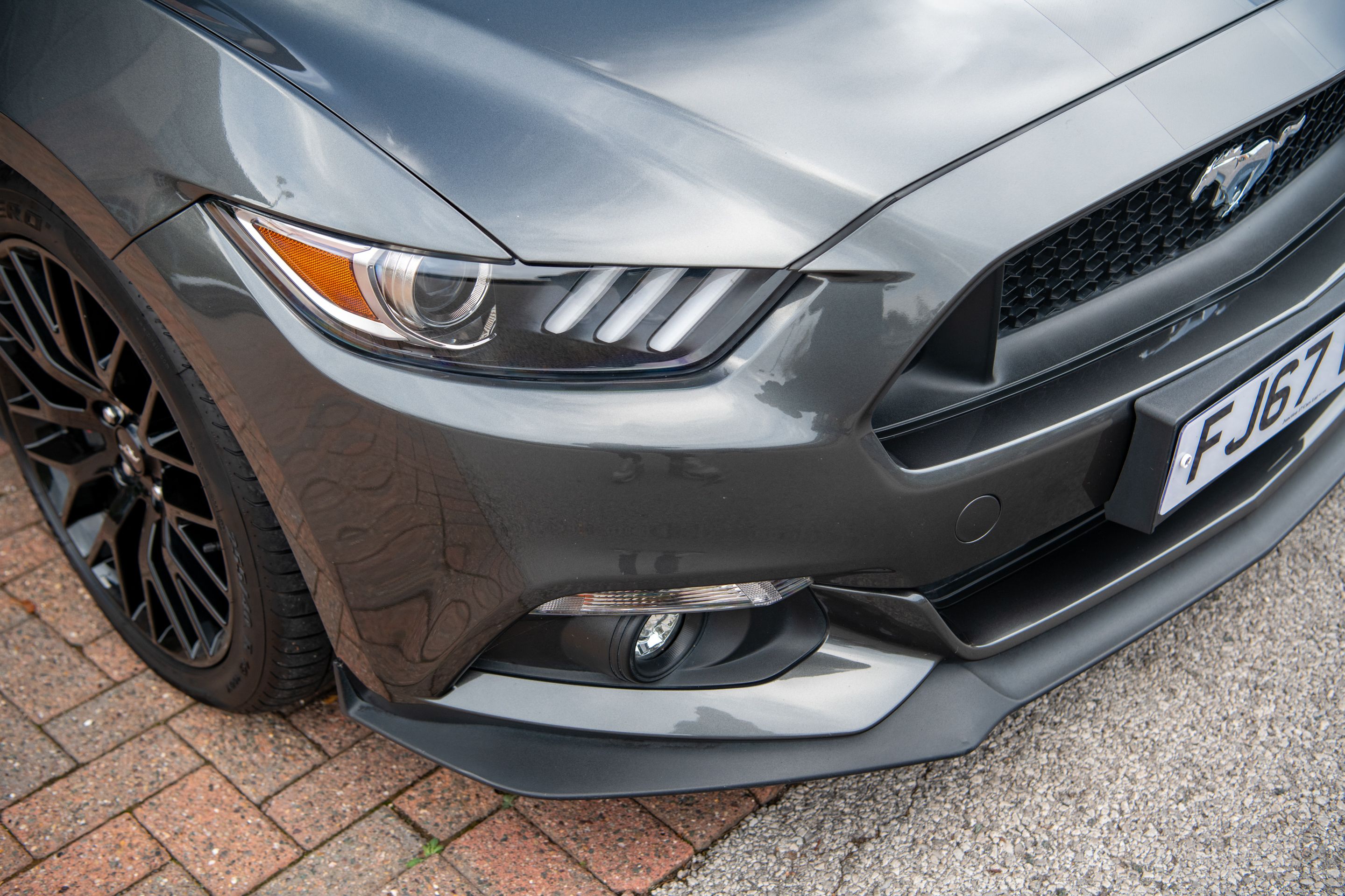 Photo 5 of 12 of 2017 Ford Mustang GT 5.0 V8 Fastback