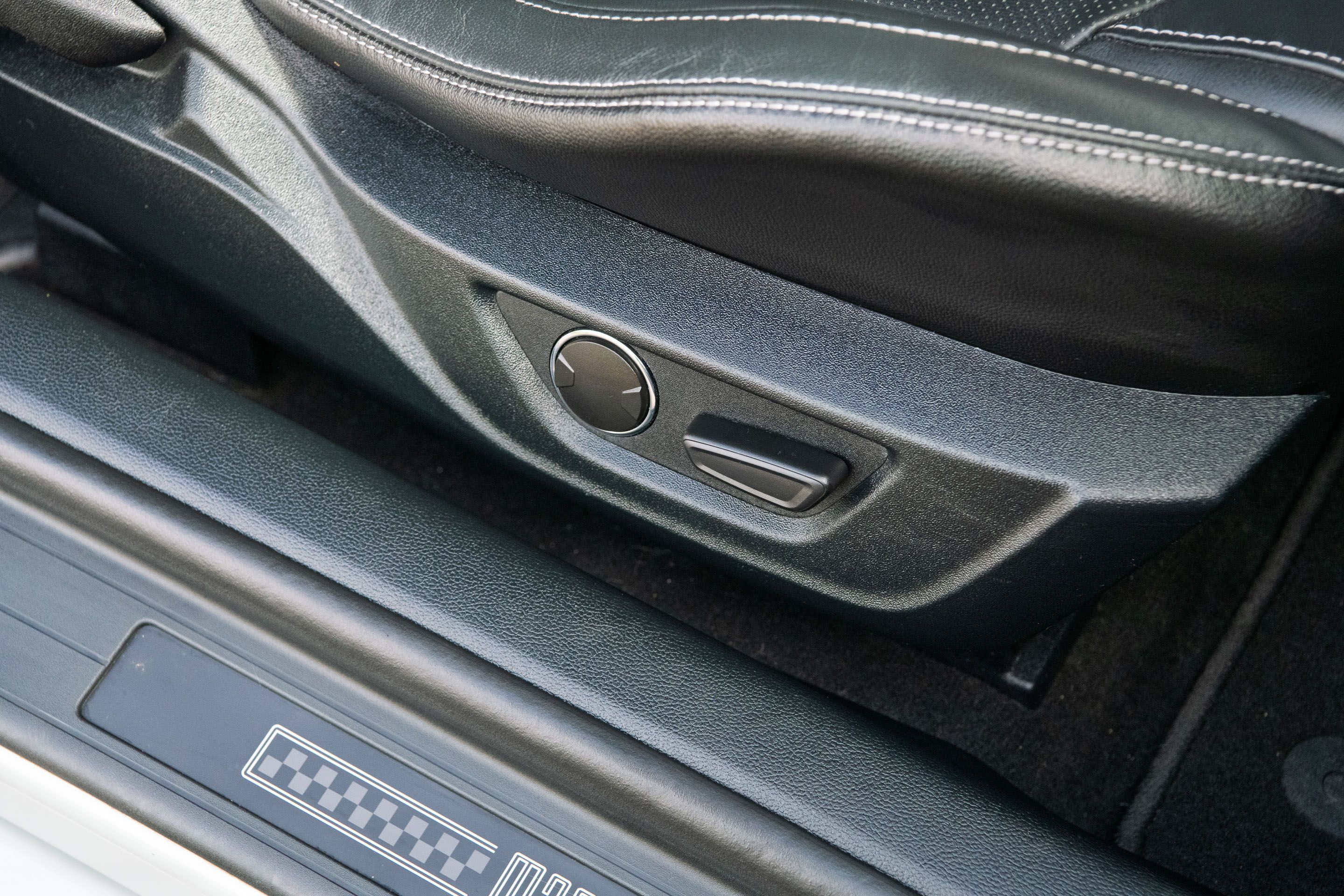 Photo 8 of 12 of 2023 Ford Mustang Mach 1