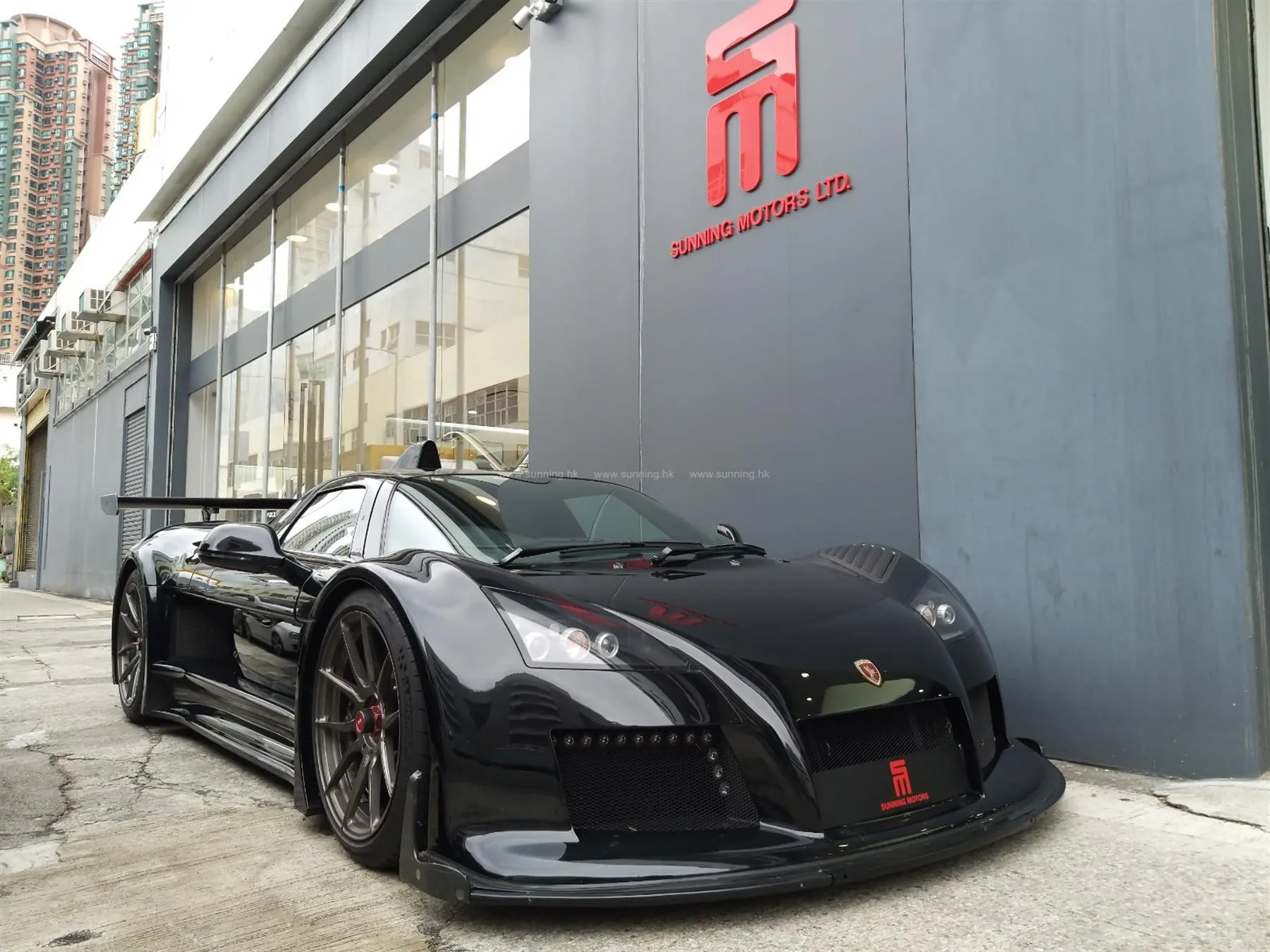 Gumpert Apollo асфальт 5