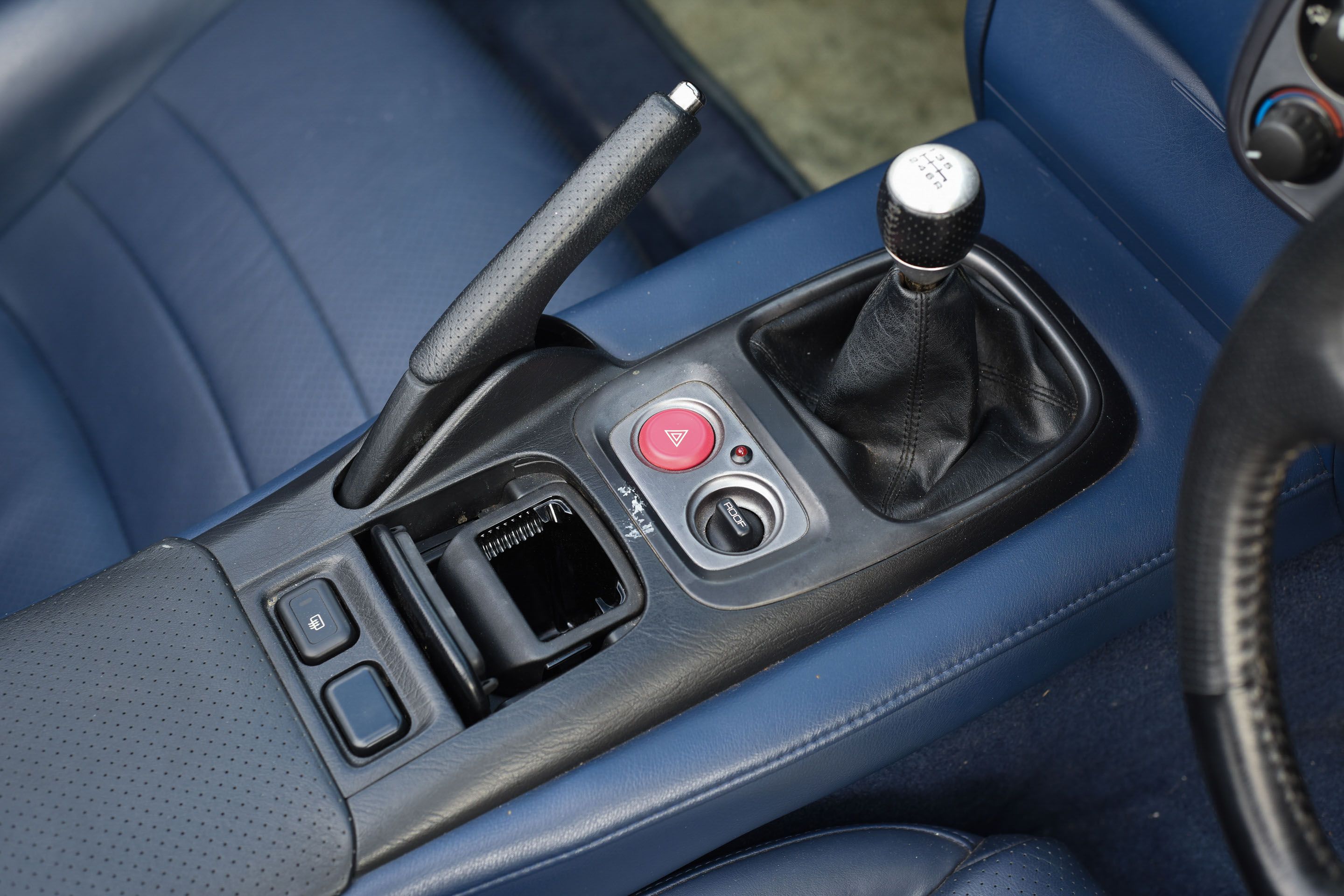 Photo 7 of 12 of 2002 Honda S2000 GT