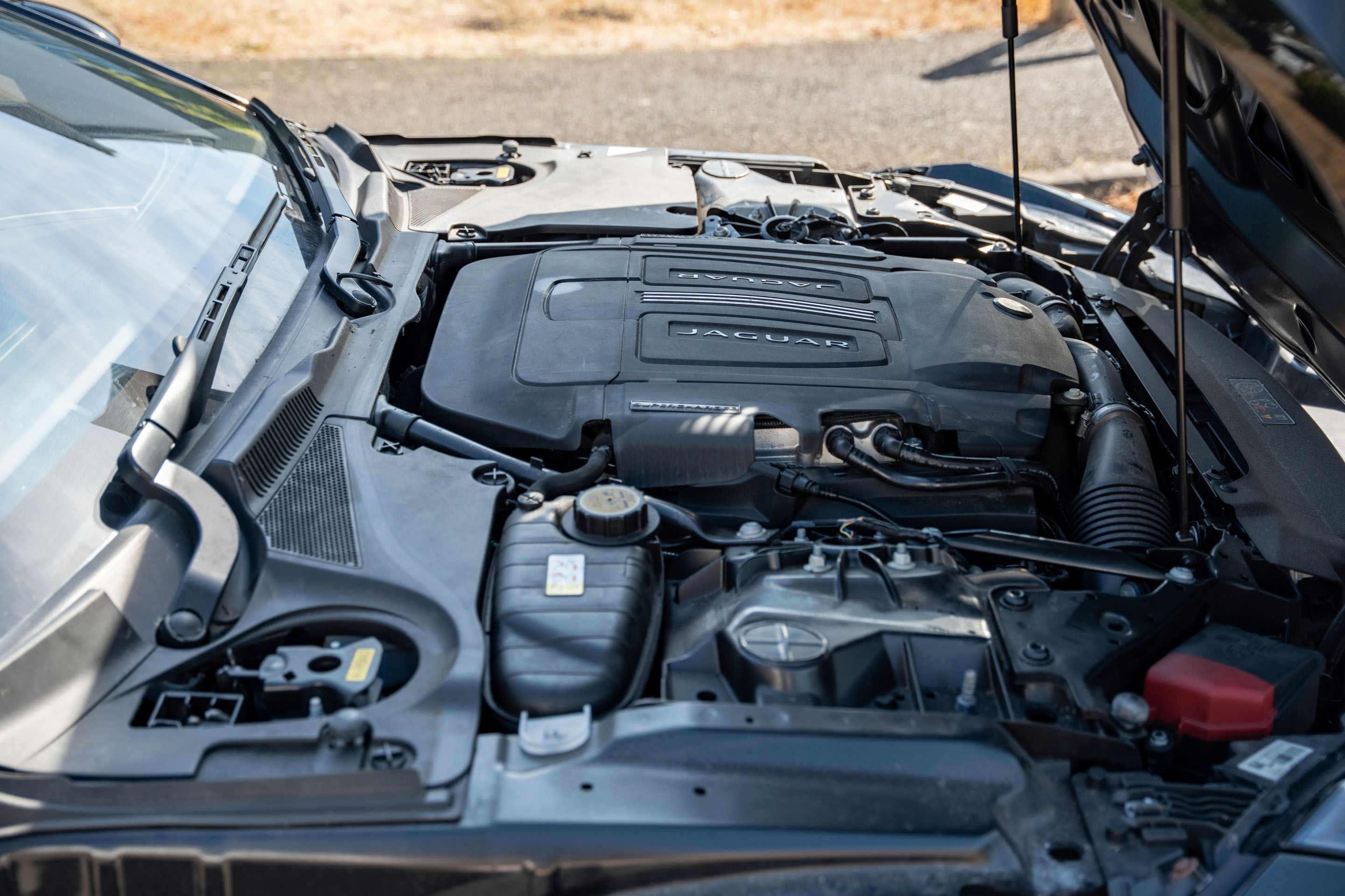 Photo 10 of 12 of 2017 Jaguar F-Type R-Dynamic 3.0 V6 Auto