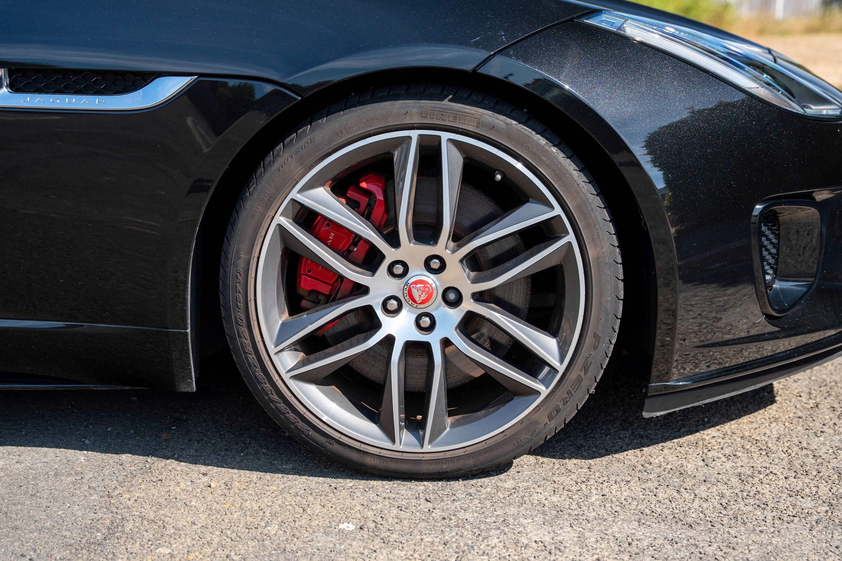 Photo 4 of 12 of 2017 Jaguar F-Type R-Dynamic 3.0 V6 Auto