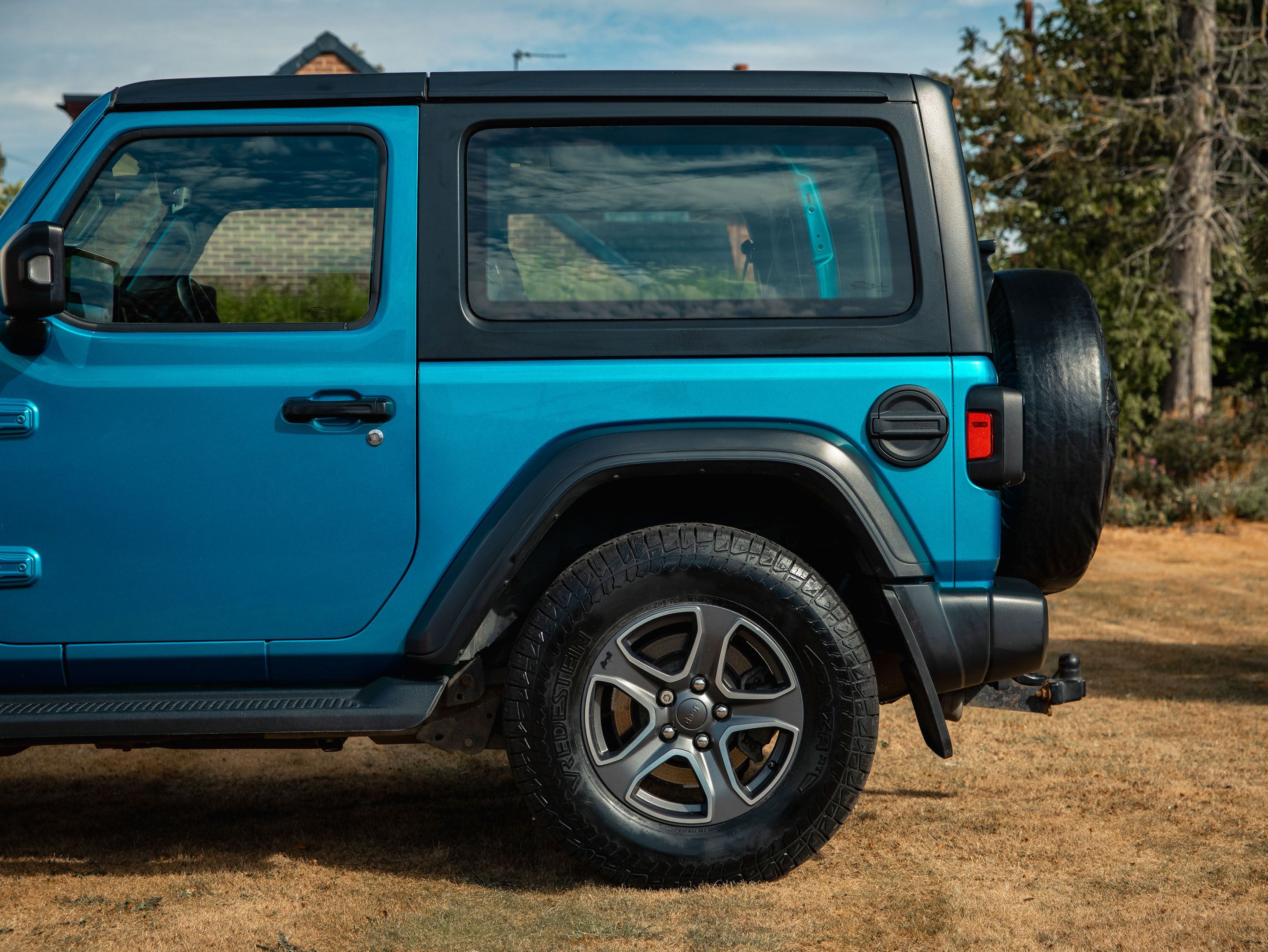 Photo 4 of 12 of 2020 Jeep Wrangler Sport