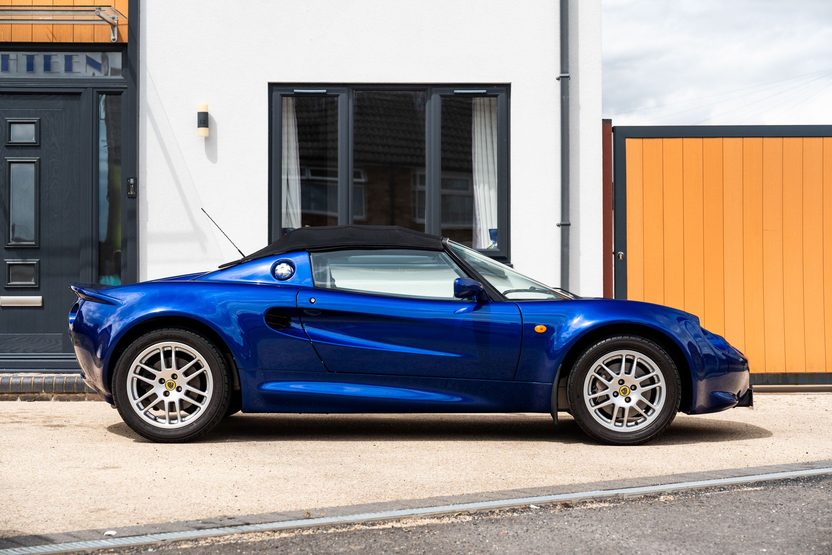 Photo 2 of 12 of 2000 Lotus Elise S1