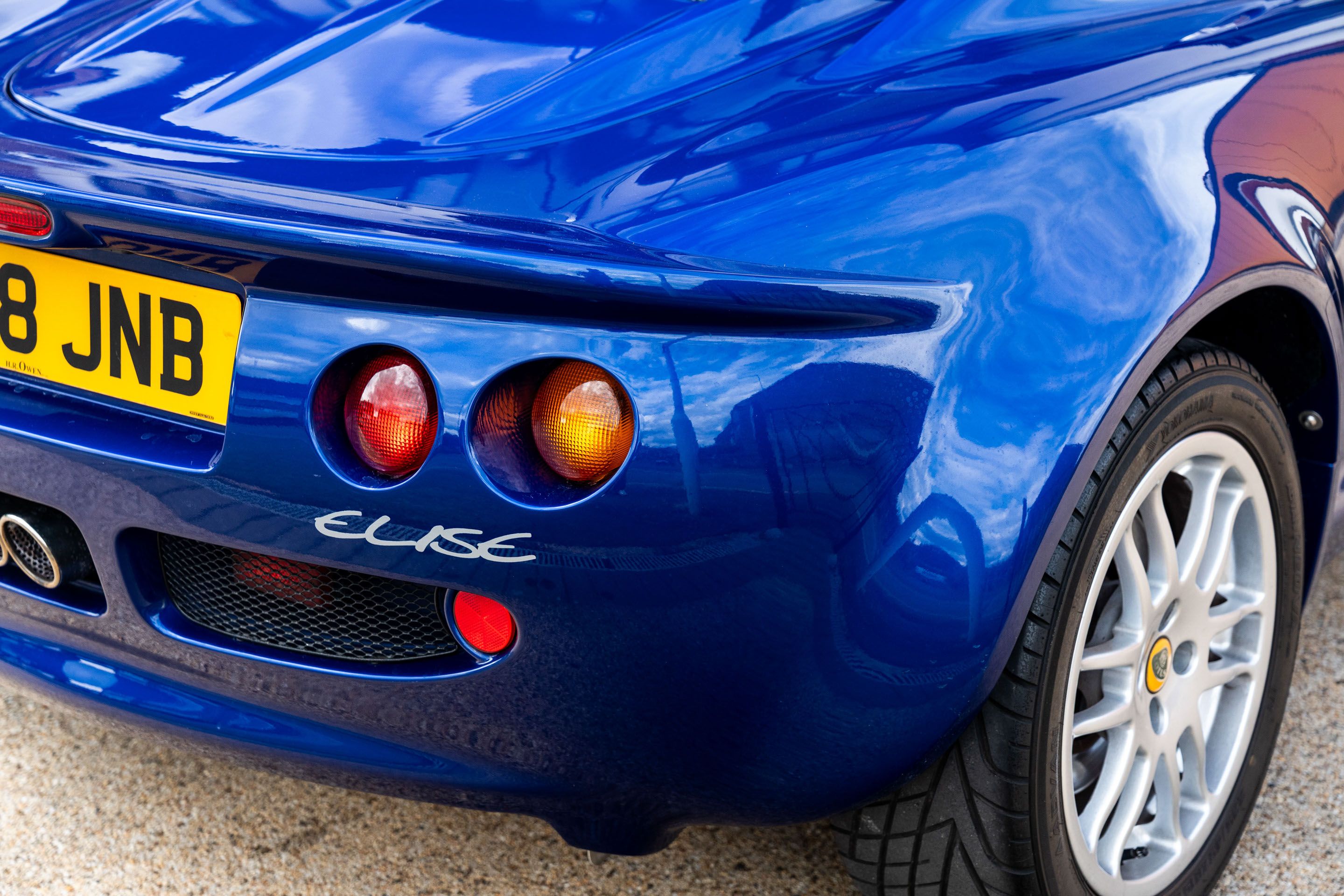 Photo 4 of 12 of 2000 Lotus Elise S1