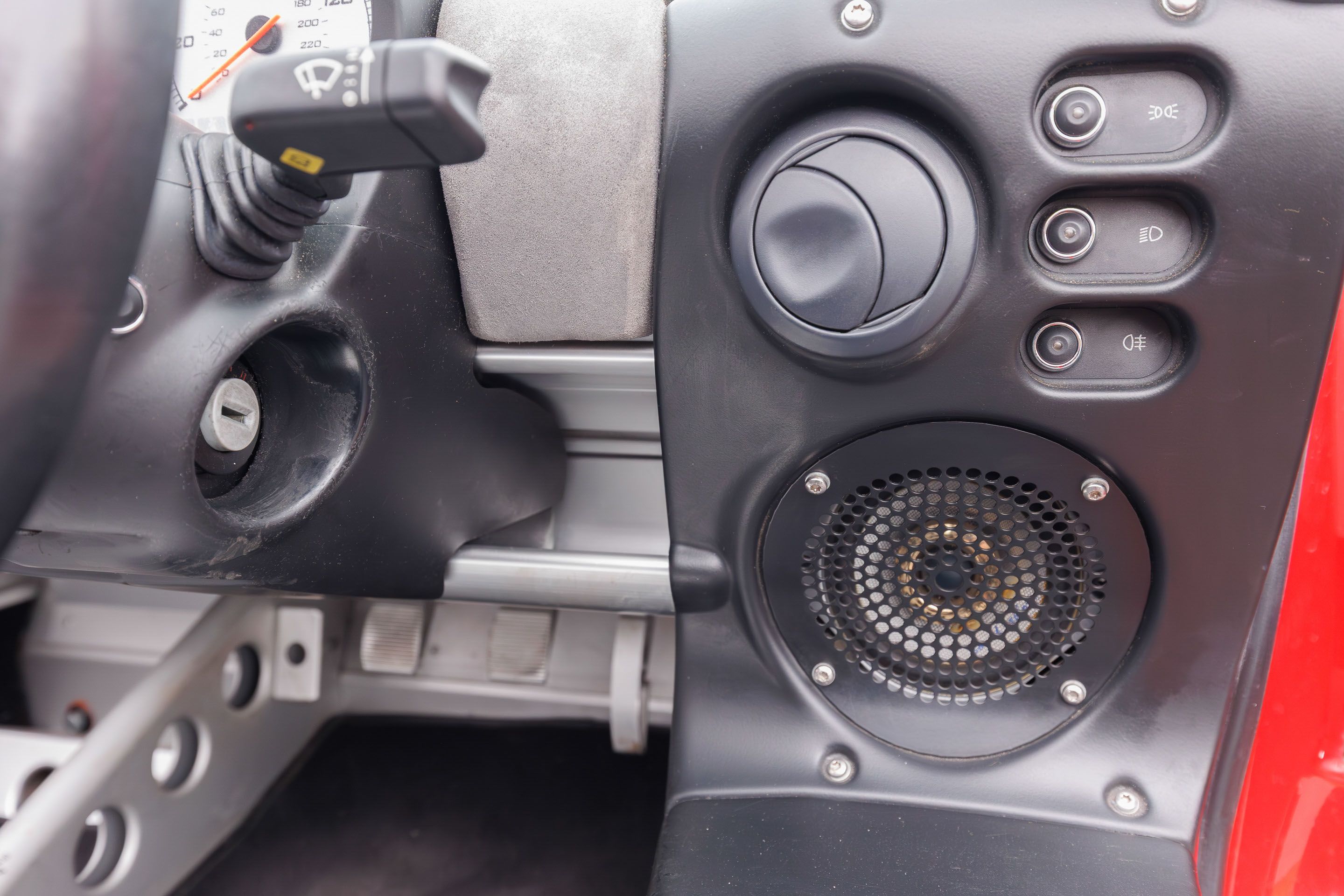 Photo 8 of 12 of 2004 Lotus Elise S2 111S