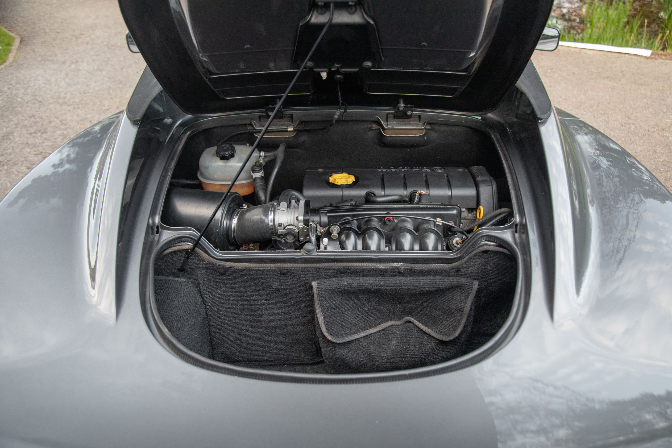 Photo 9 of 12 of 2001 Lotus Elise S2