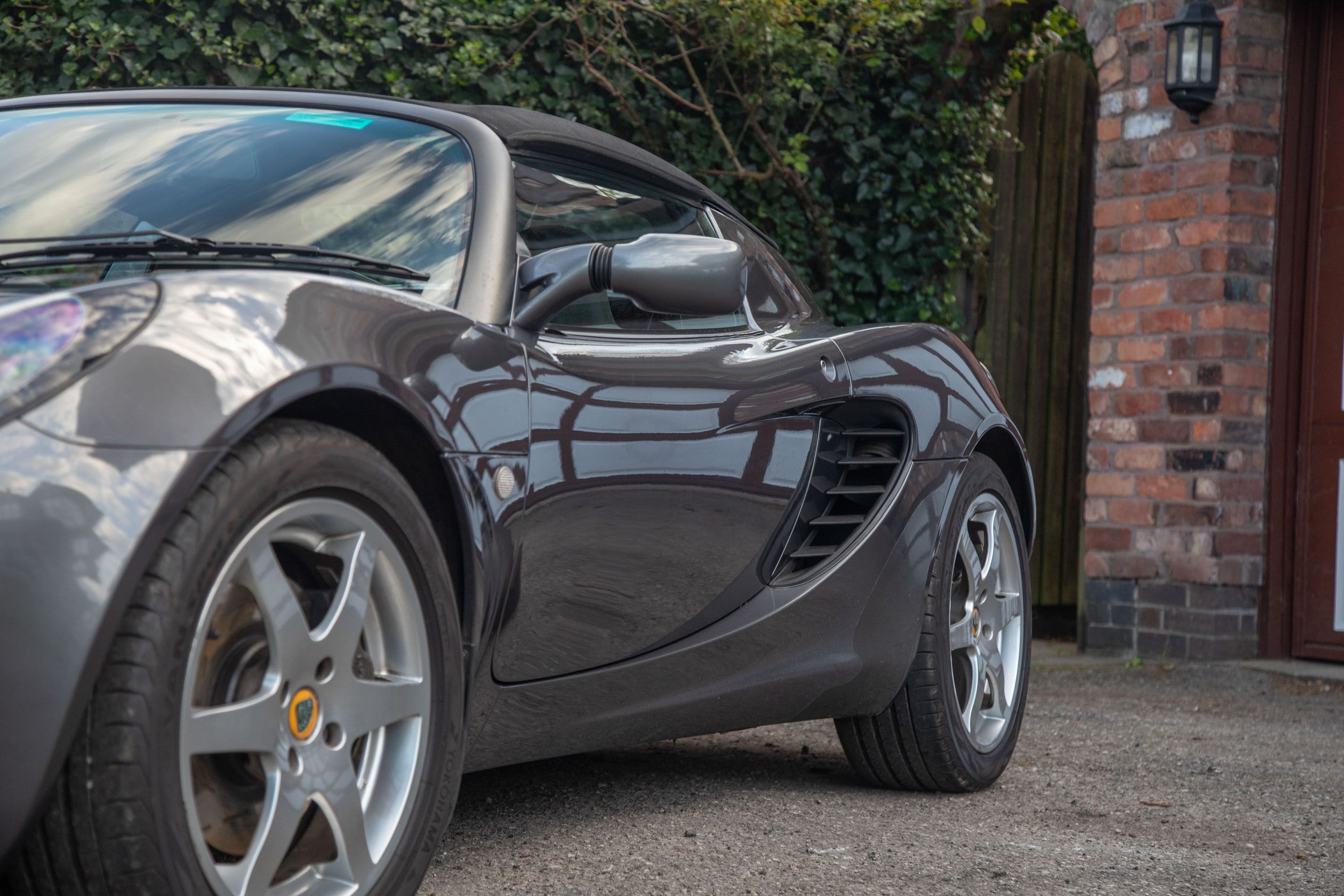 Photo 2 of 12 of 2001 Lotus Elise S2