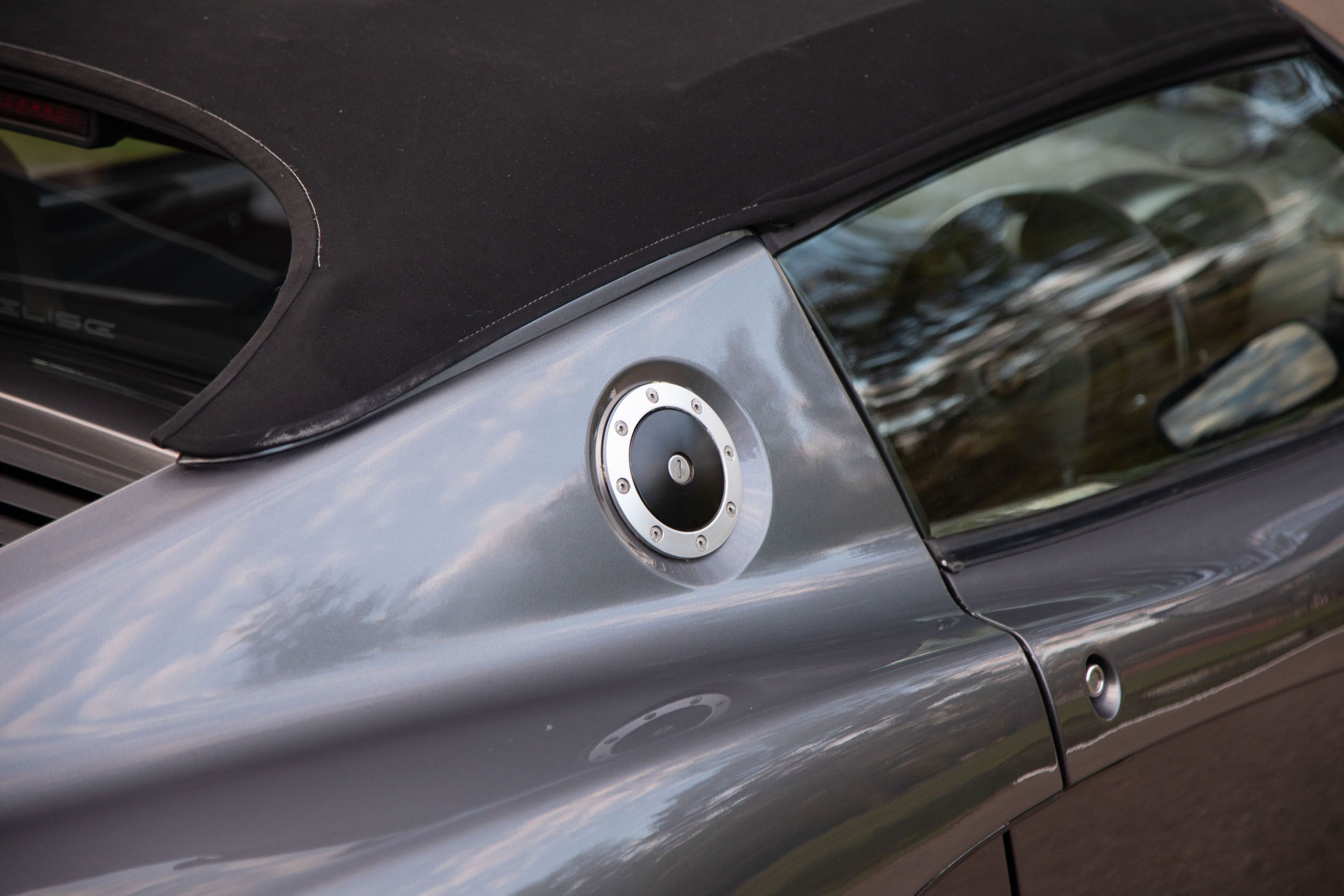 Photo 3 of 12 of 2001 Lotus Elise S2