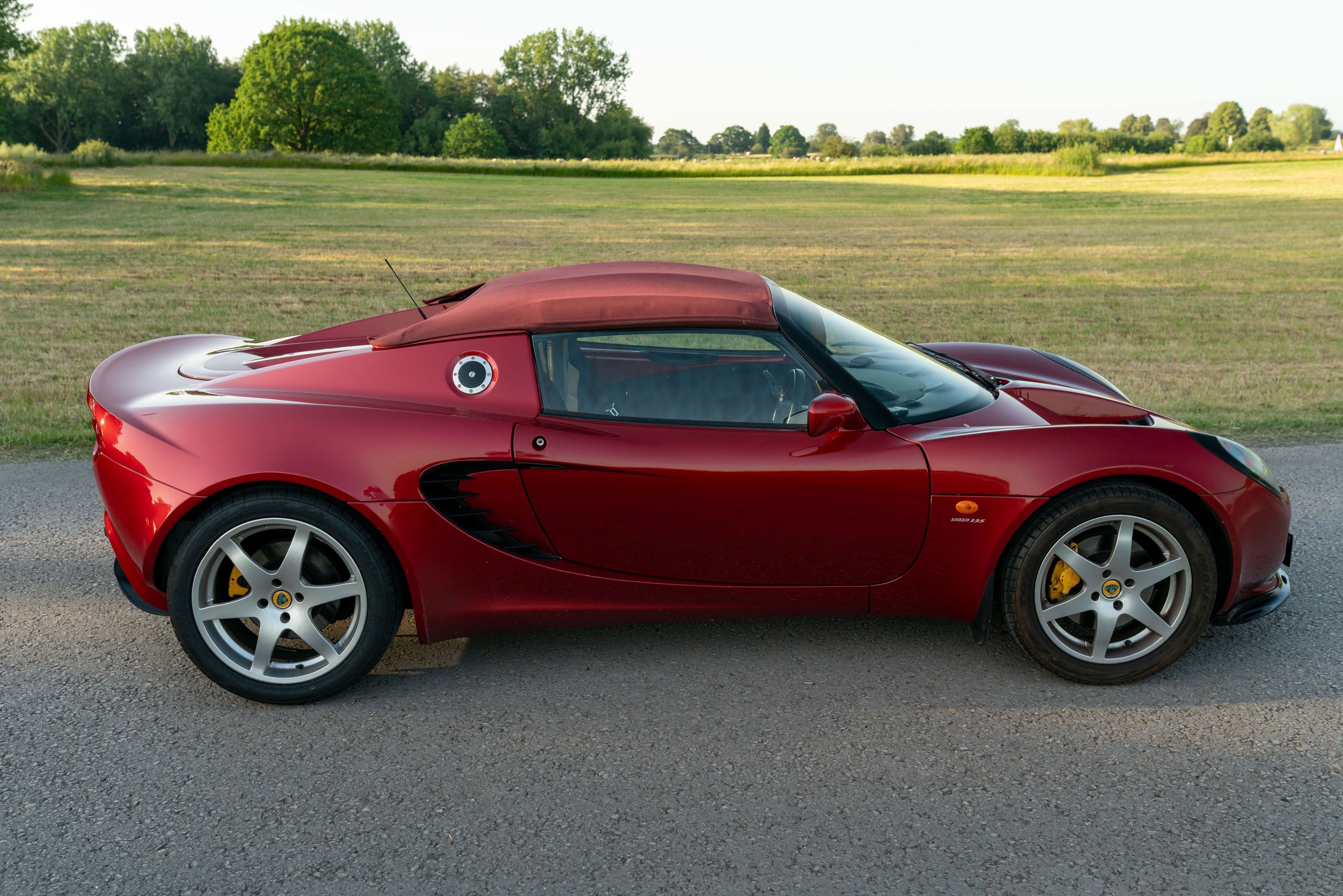 Photo 2 of 12 of 2002 Lotus Elise S2 135 Sport Edition