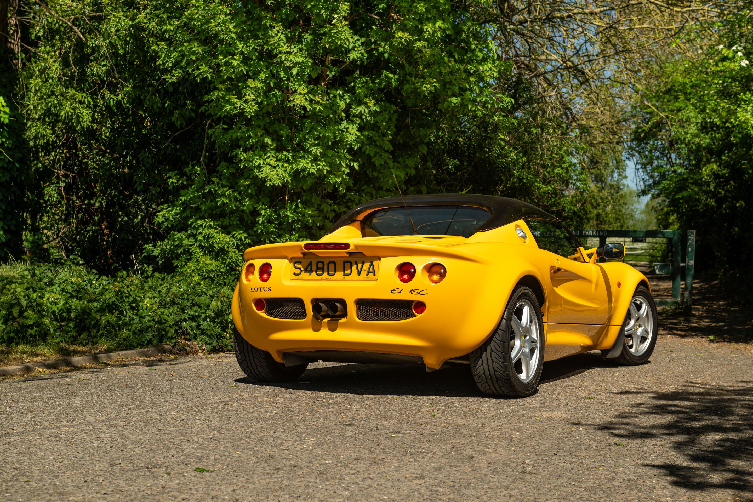 Photo 2 of 12 of 1999 Lotus Elise Series 1 - One Owner