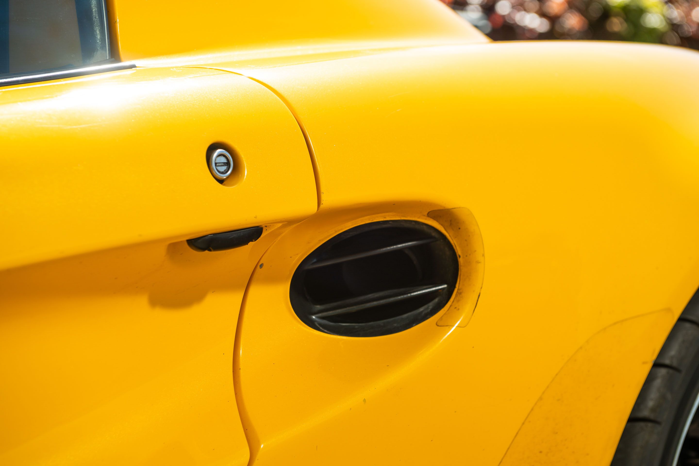 Photo 4 of 12 of 1999 Lotus Elise Series 1 - One Owner