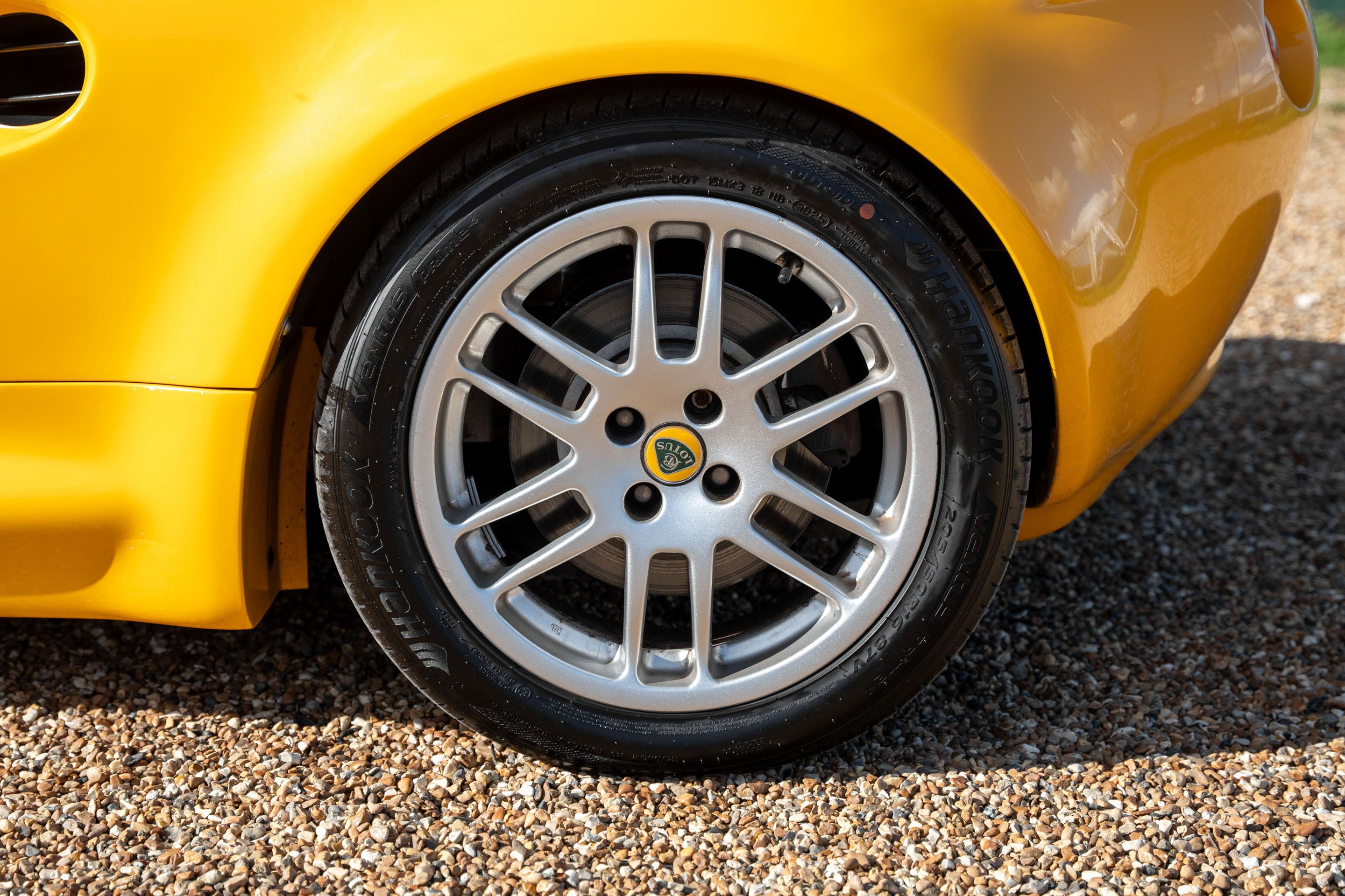 Photo 4 of 12 of 2000 Lotus Elise S1