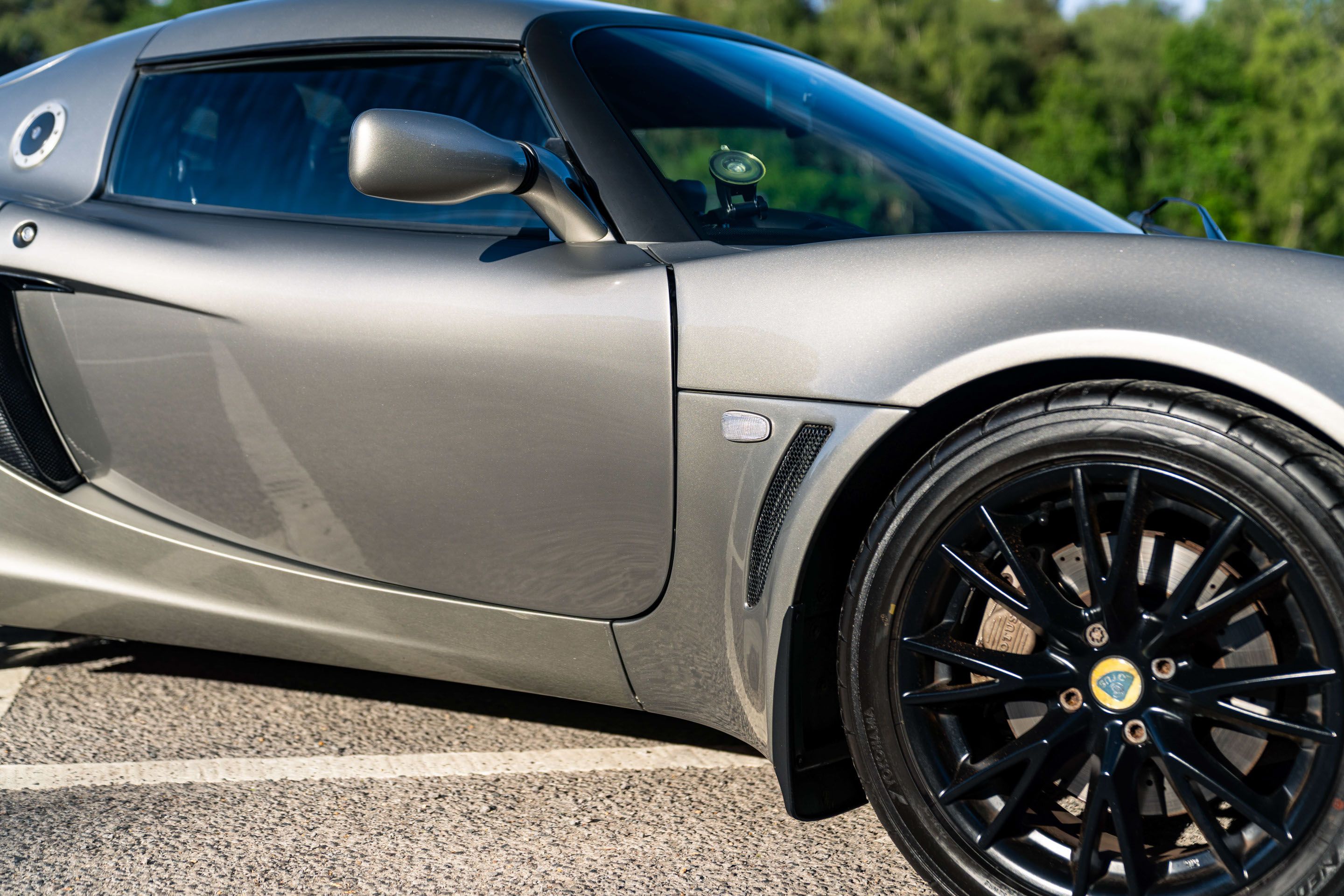 Photo 4 of 12 of 2005 Lotus Exige S2