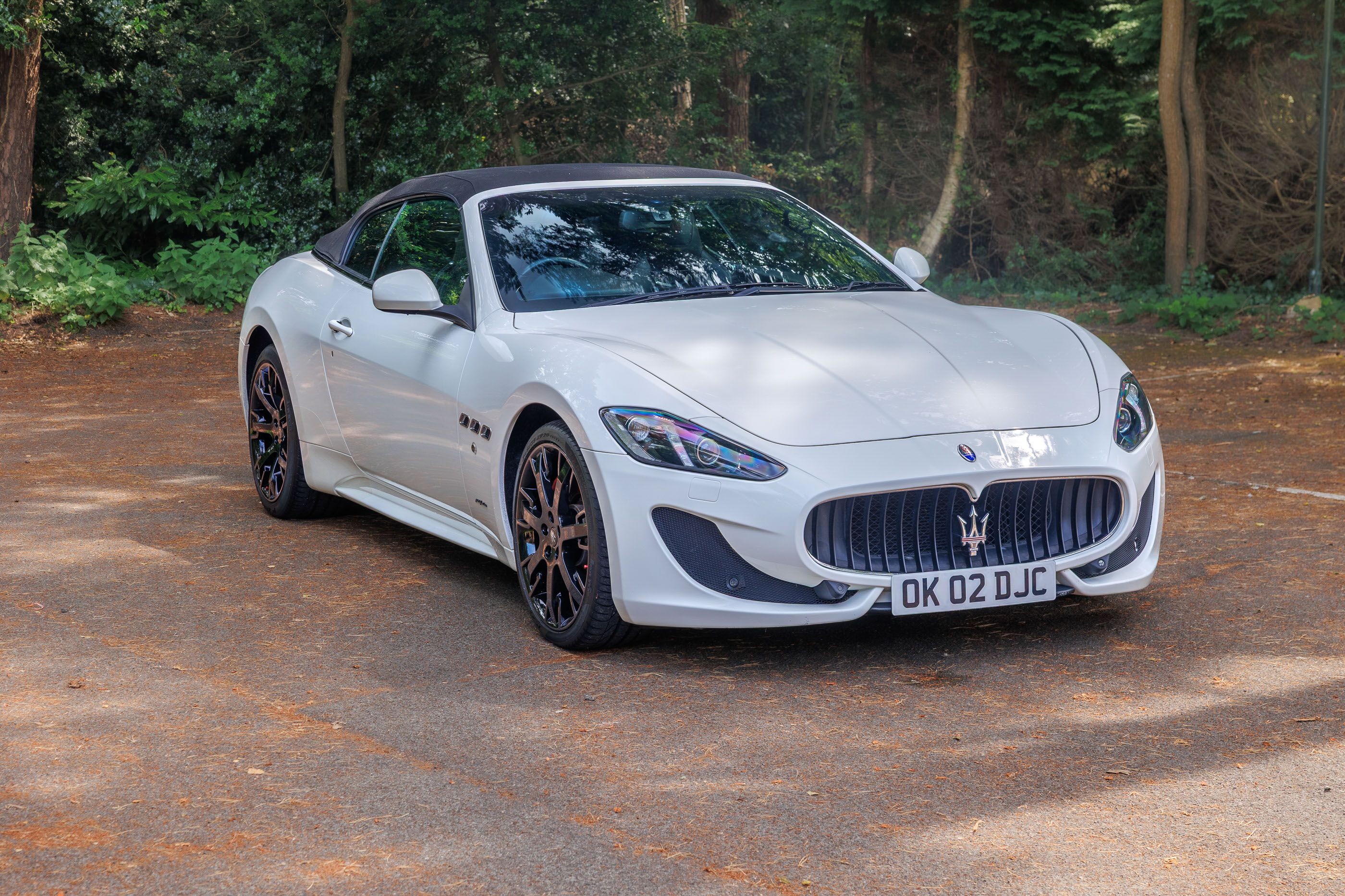 Photo 2 of 12 of 2016 Maserati GranCabrio Sport