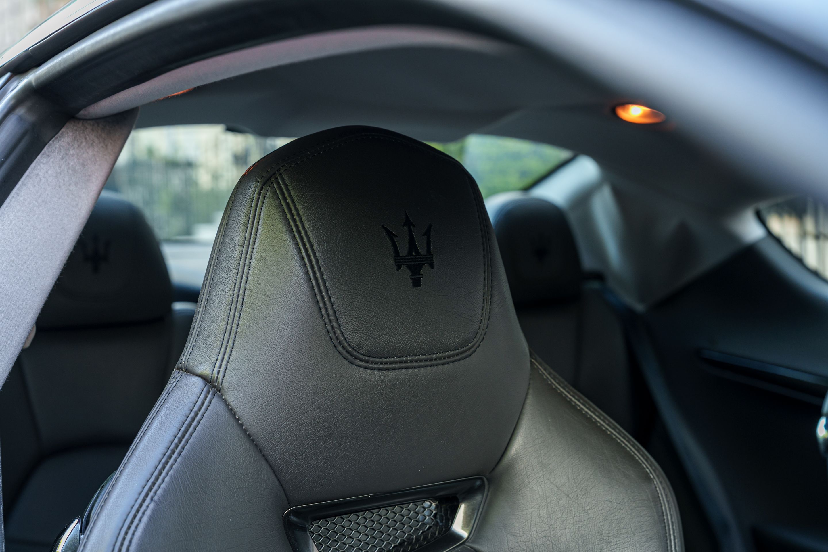 Photo 9 of 12 of 2013 Maserati GranTurismo Sport