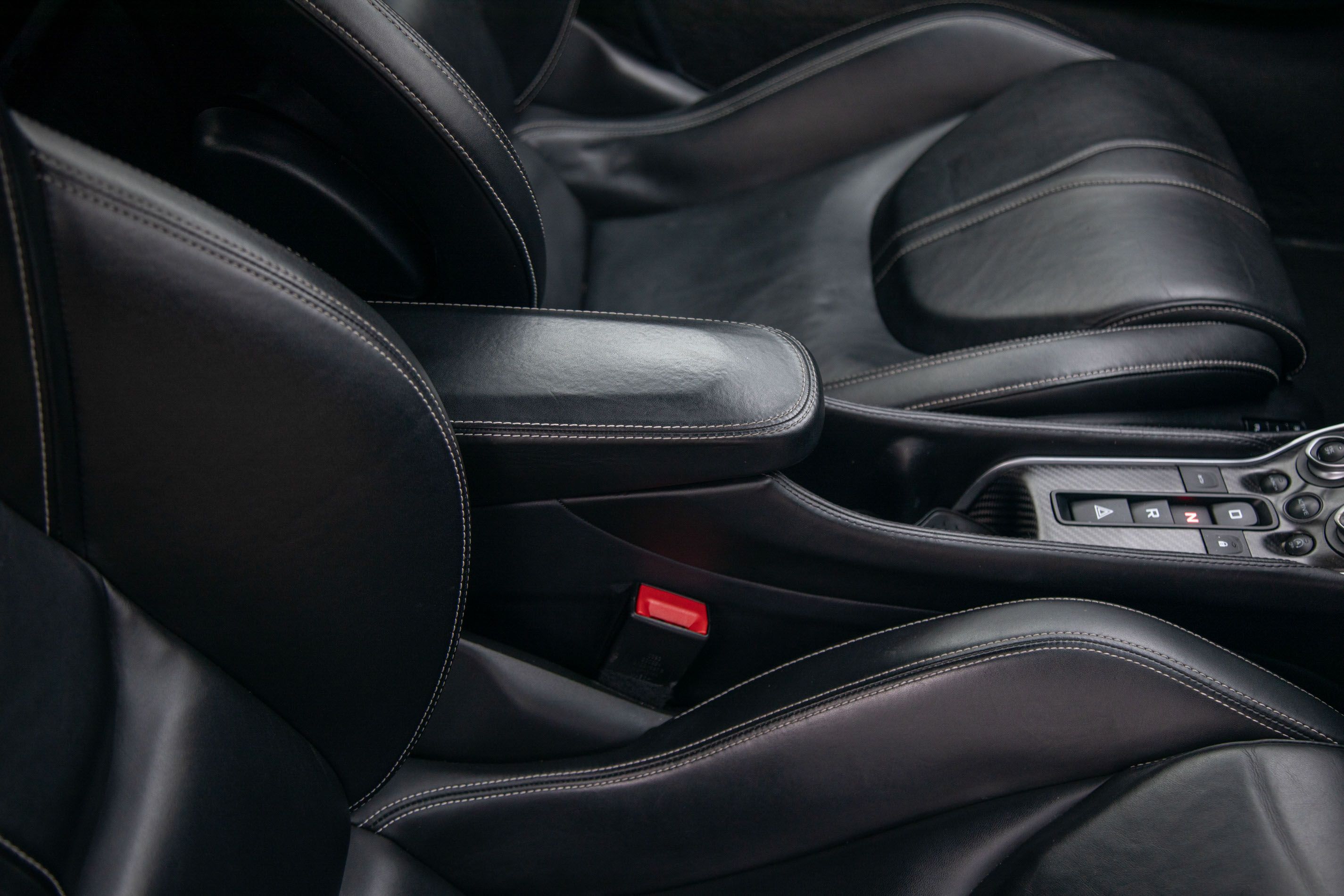 Photo 9 of 12 of 2019 McLaren 570S