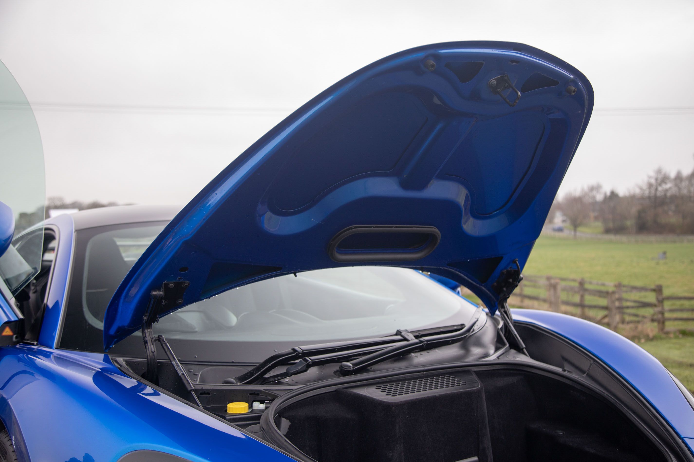 Photo 10 of 12 of 2019 McLaren 570S